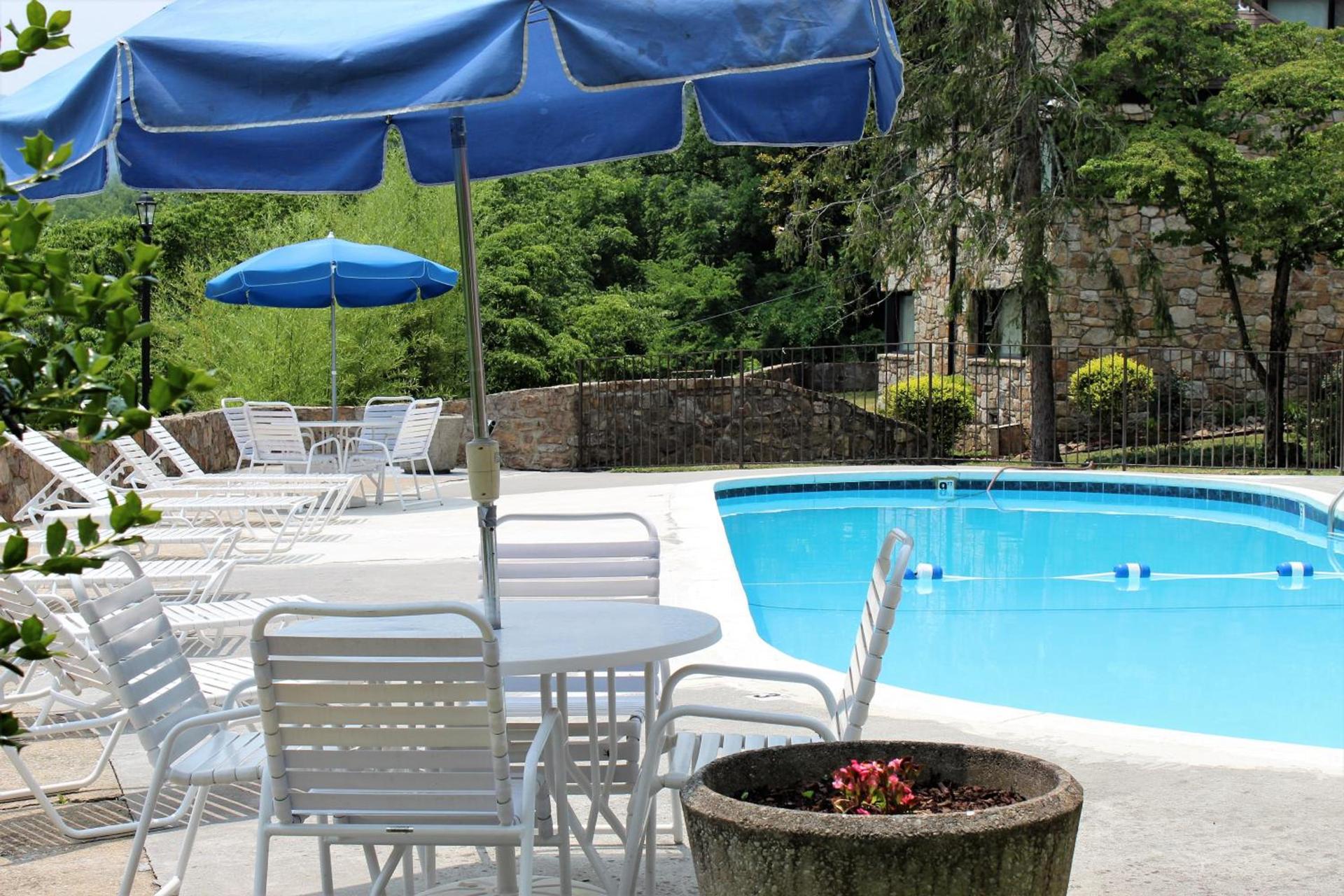 Fabulous Chalet Inn photo 53