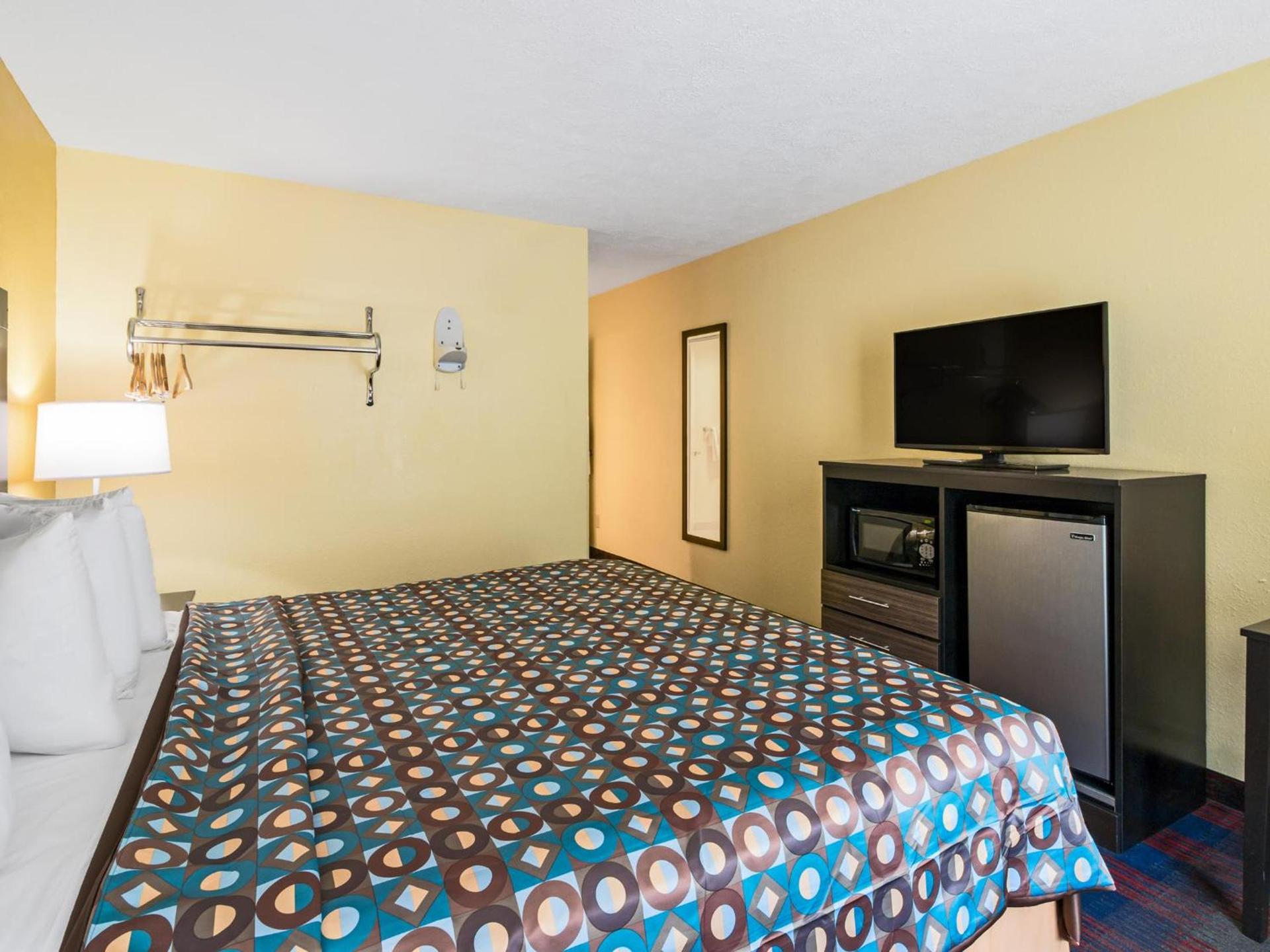 Americas Best Value Inn - Clayton photo 11