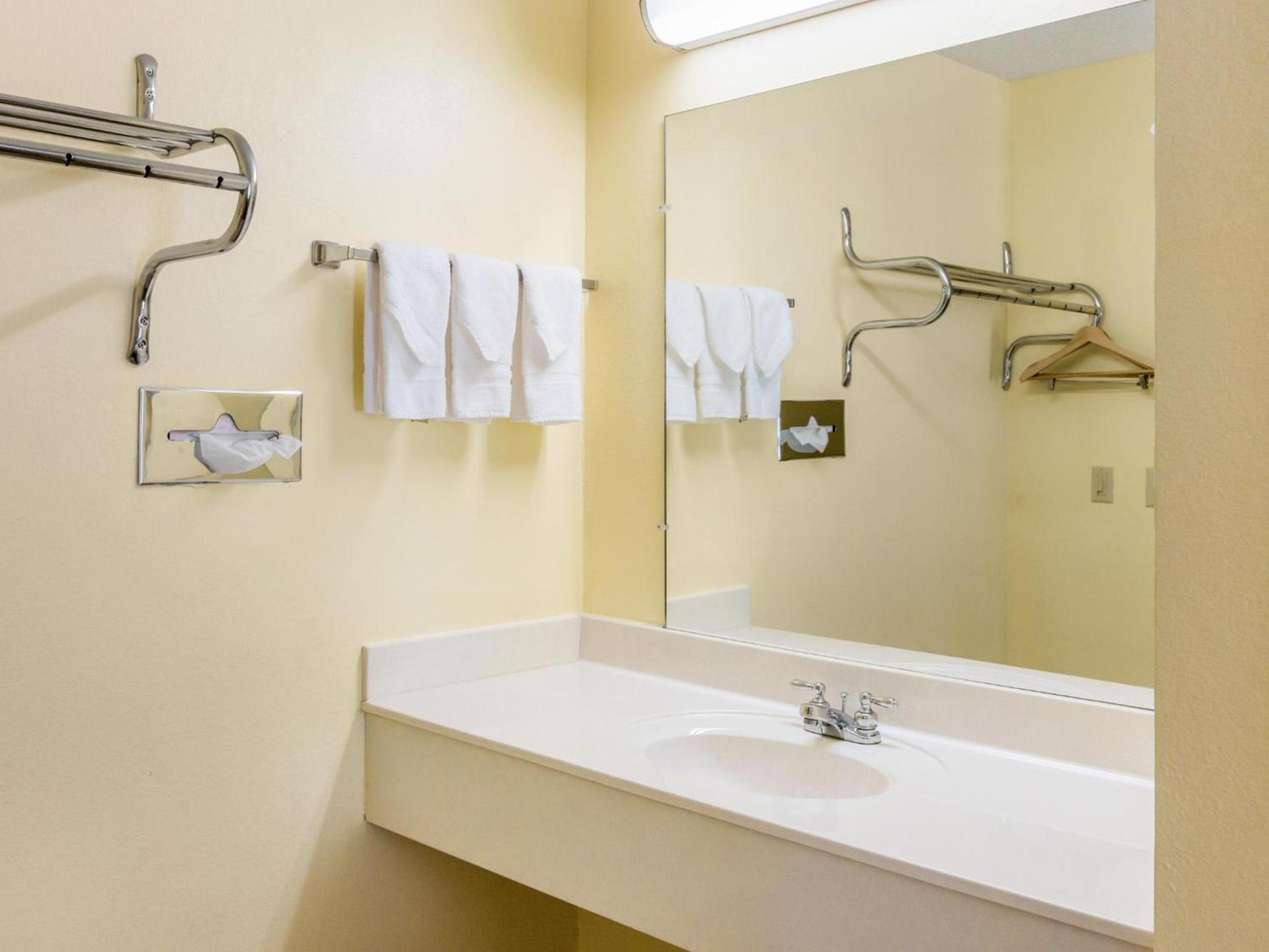Americas Best Value Inn - Clayton photo 10