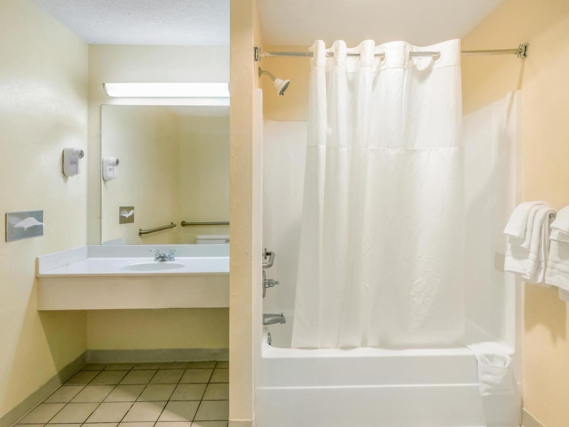 Americas Best Value Inn - Clayton photo 18