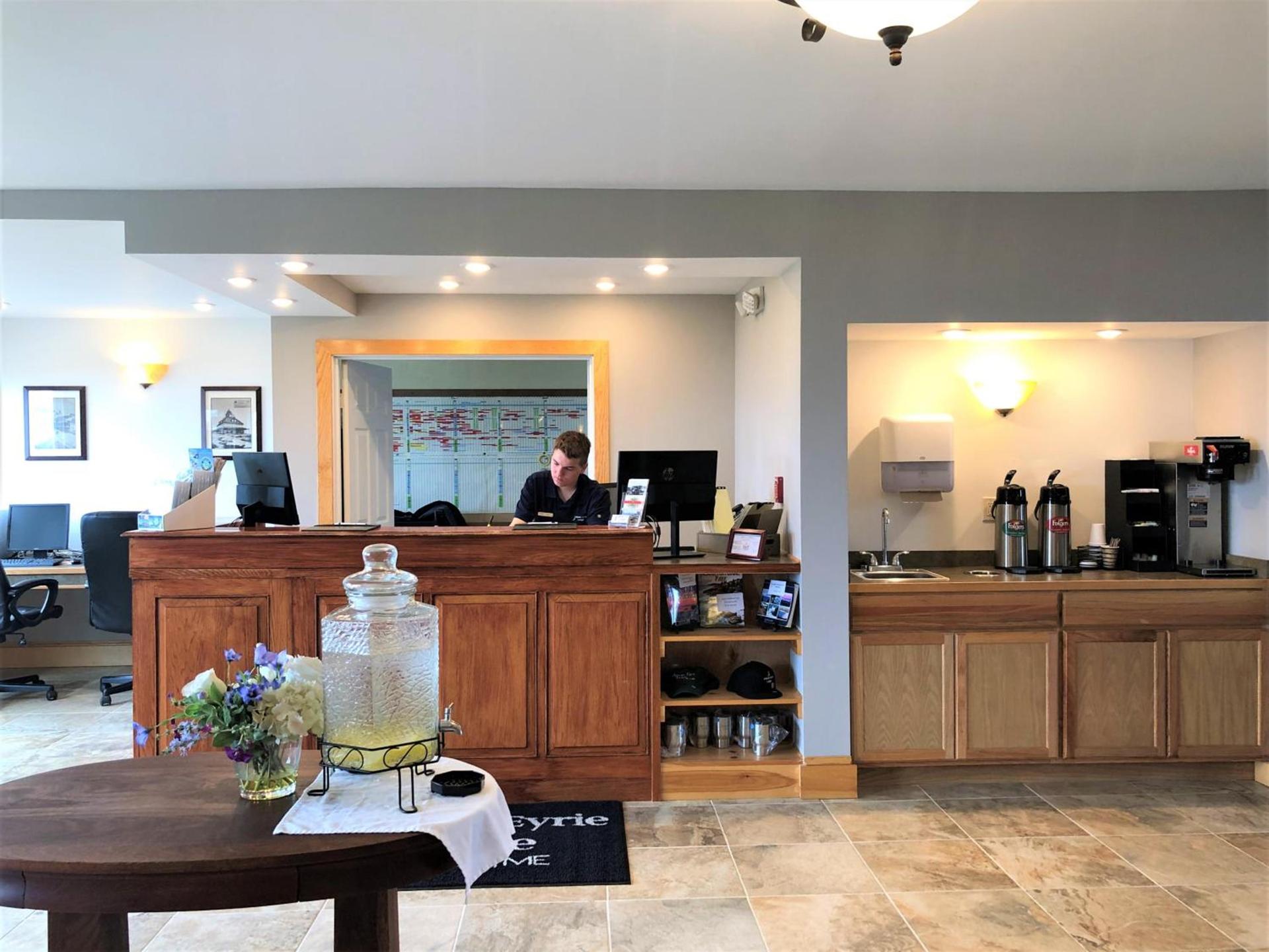 Atlantic Eyrie Lodge photo 12
