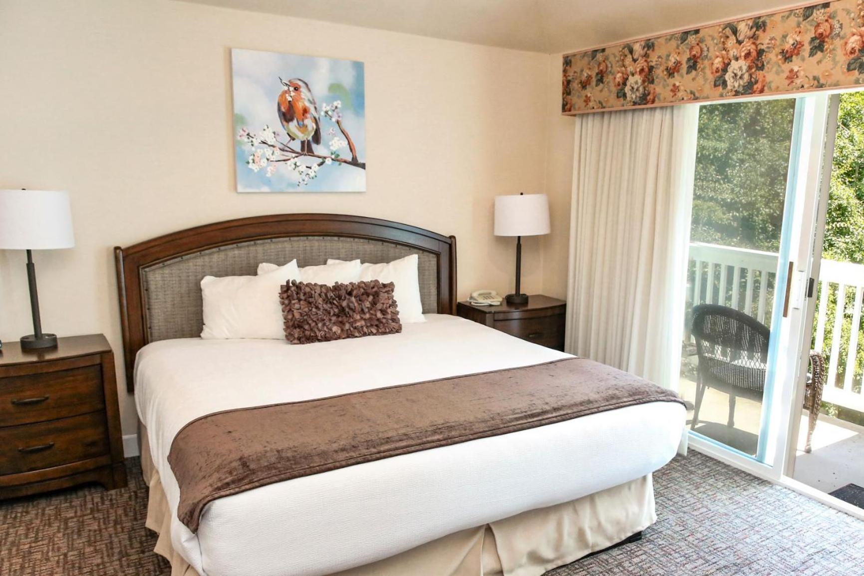 Bluebird Inn photo 45