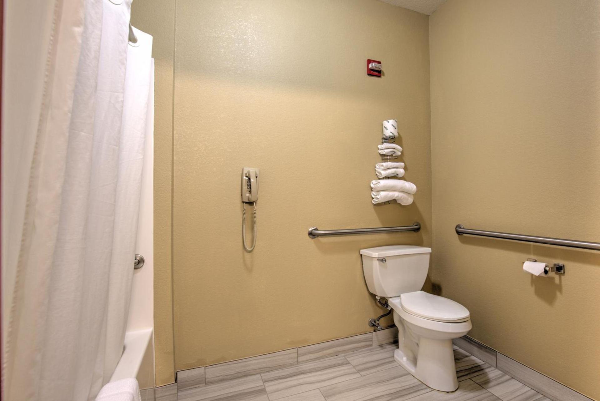 Super 8 by Wyndham Waterloo photo 44
