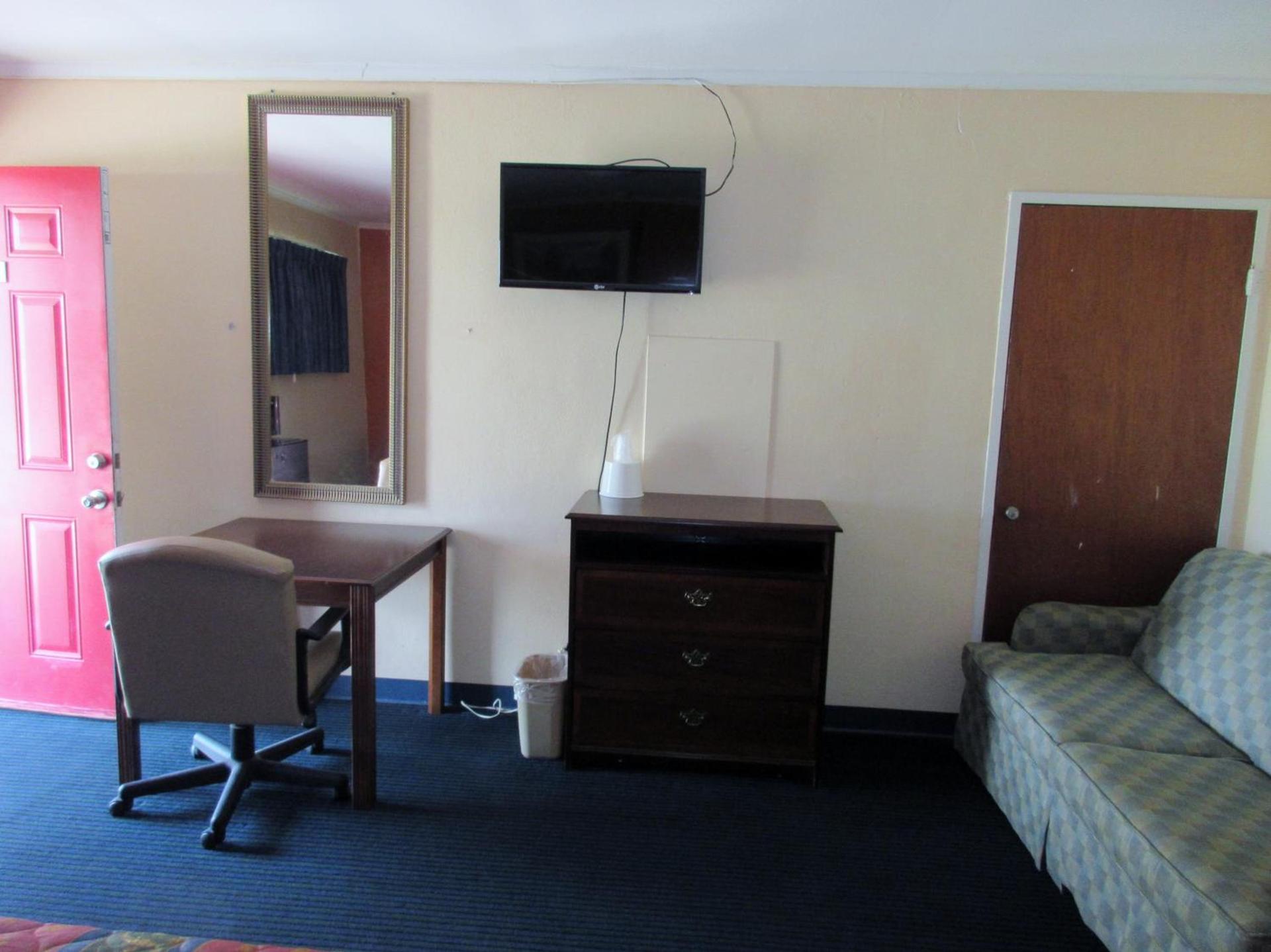 Encino Motel photo 6