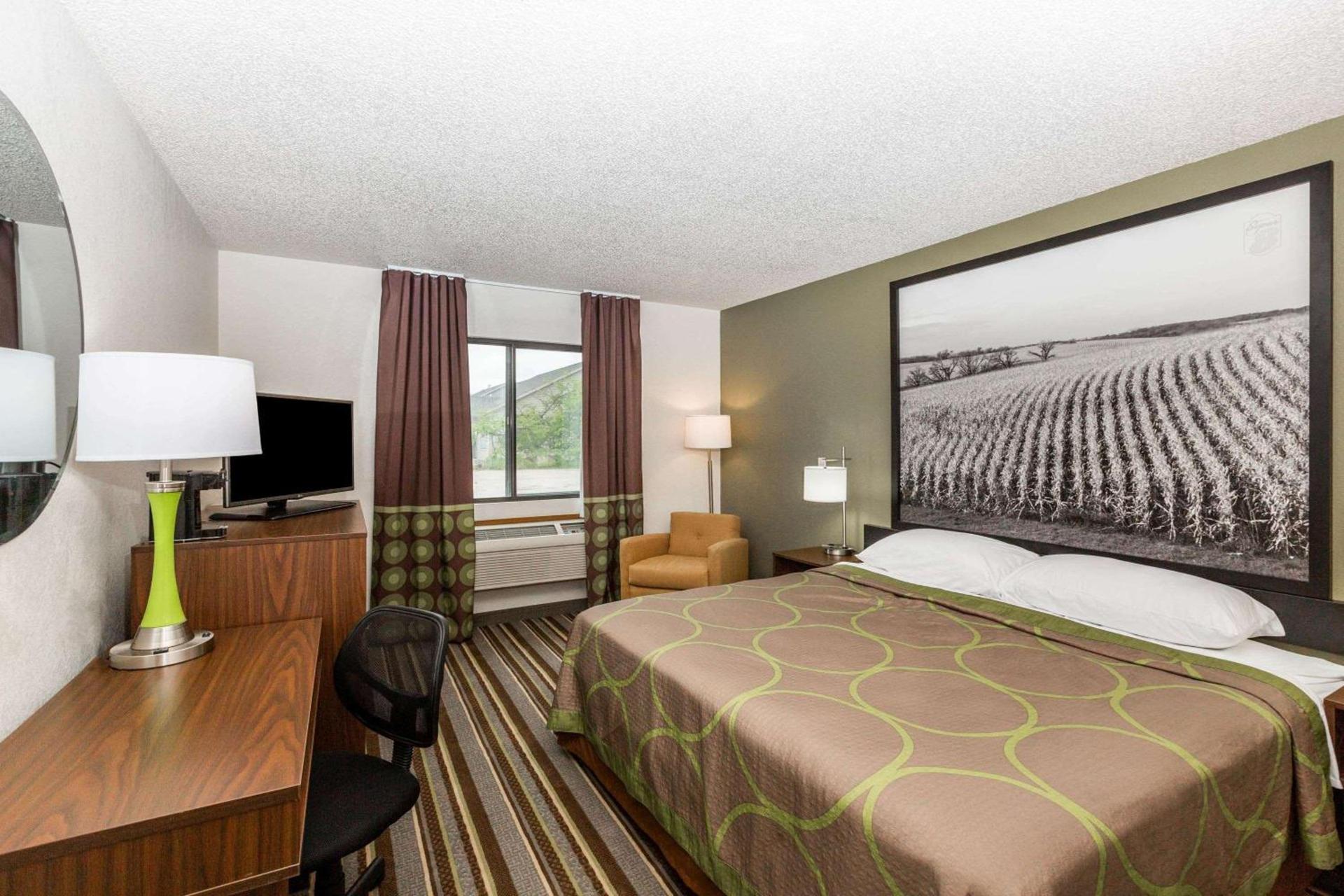 Super 8 by Wyndham Storm Lake photo 15