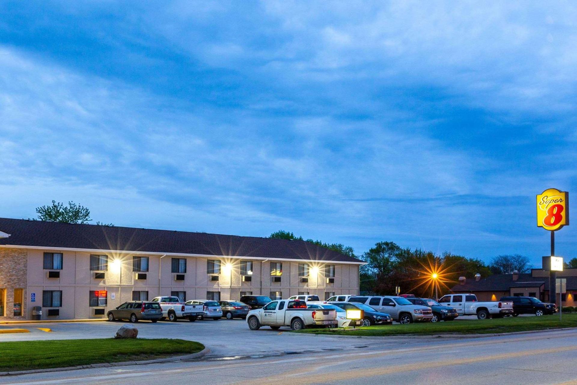 Super 8 by Wyndham Storm Lake — hotel in Storm Lake