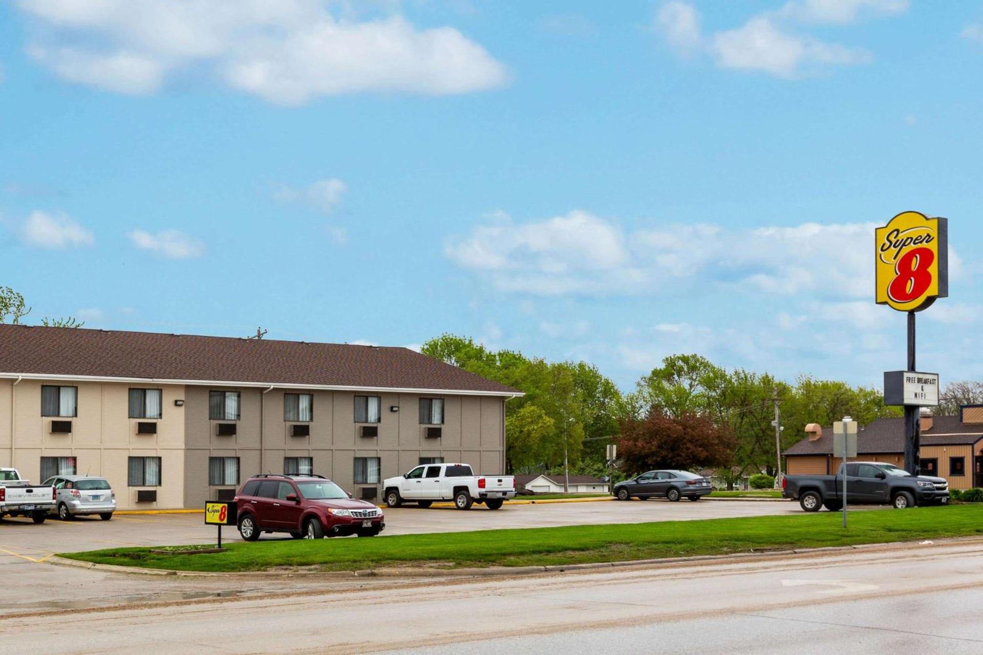 Super 8 by Wyndham Storm Lake photo 10