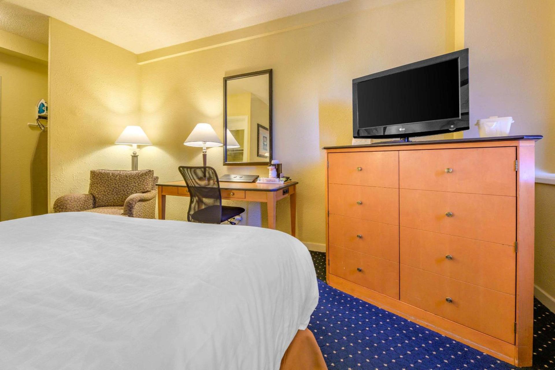 Inn at Lebanon - Hershey & Manheim area photo 41