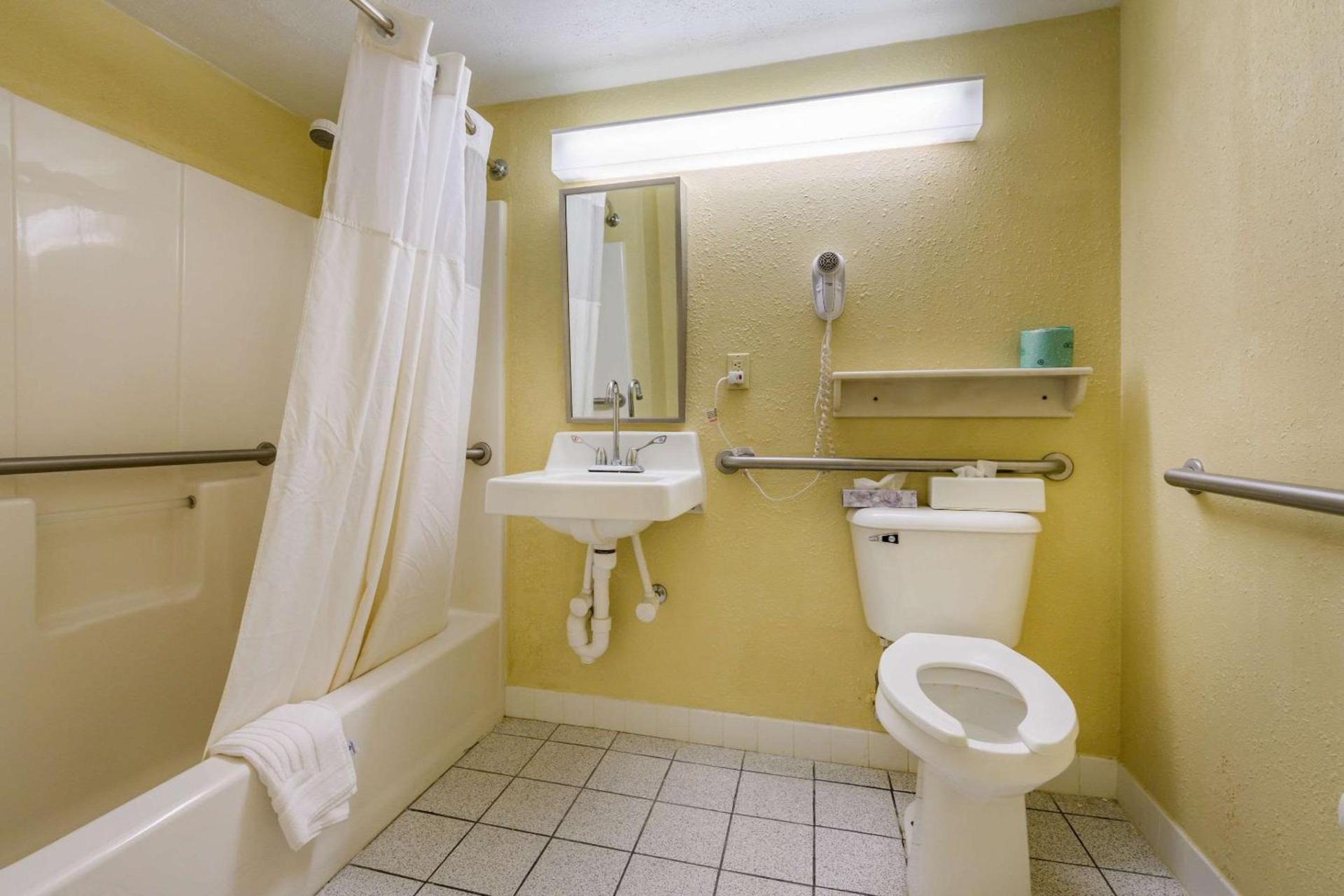 Inn at Lebanon - Hershey & Manheim area photo 44