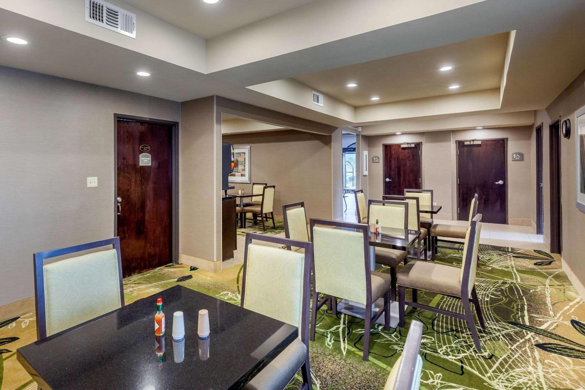Quality Inn & Suites Durant photo 18