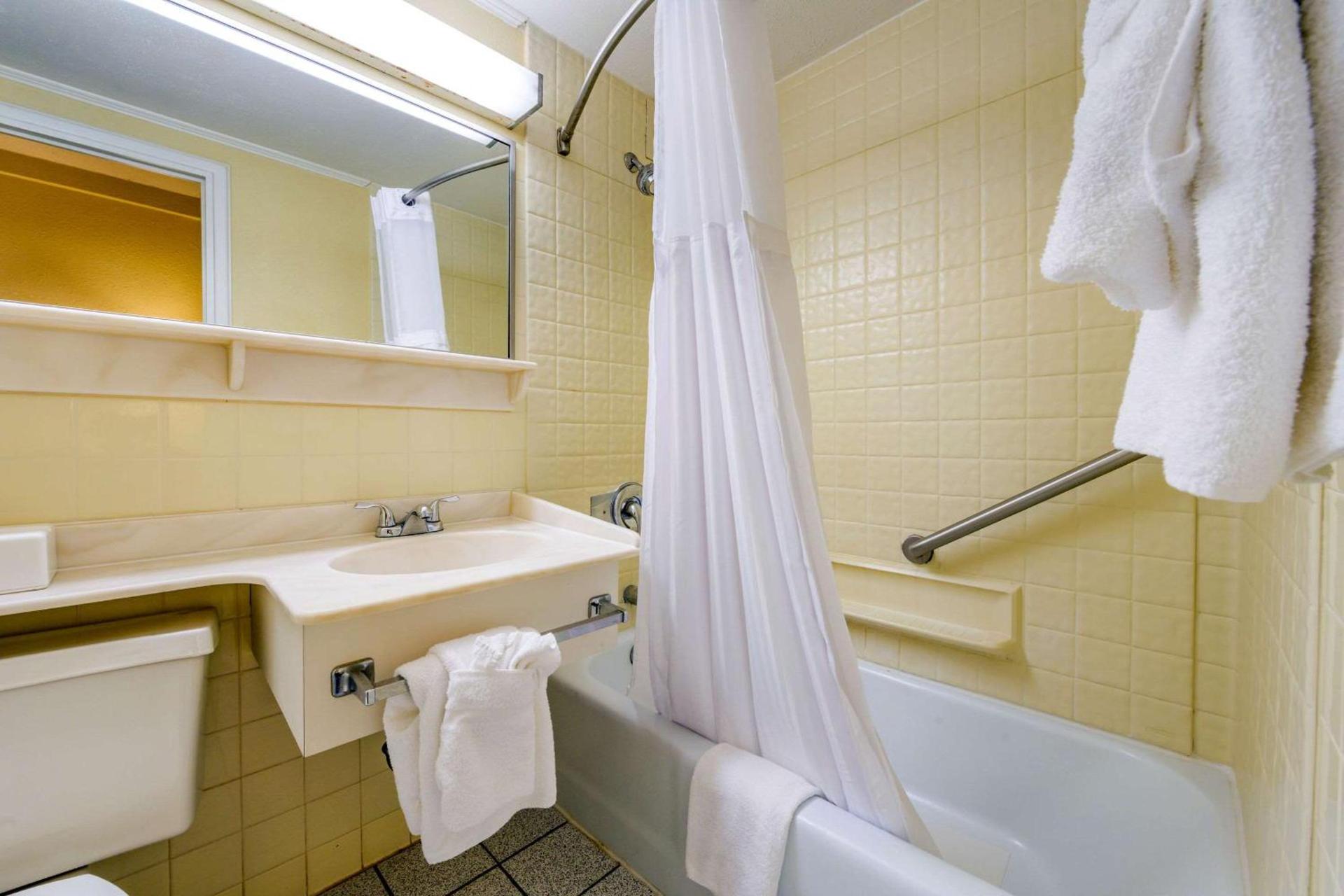 Inn at Lebanon - Hershey & Manheim area photo 25