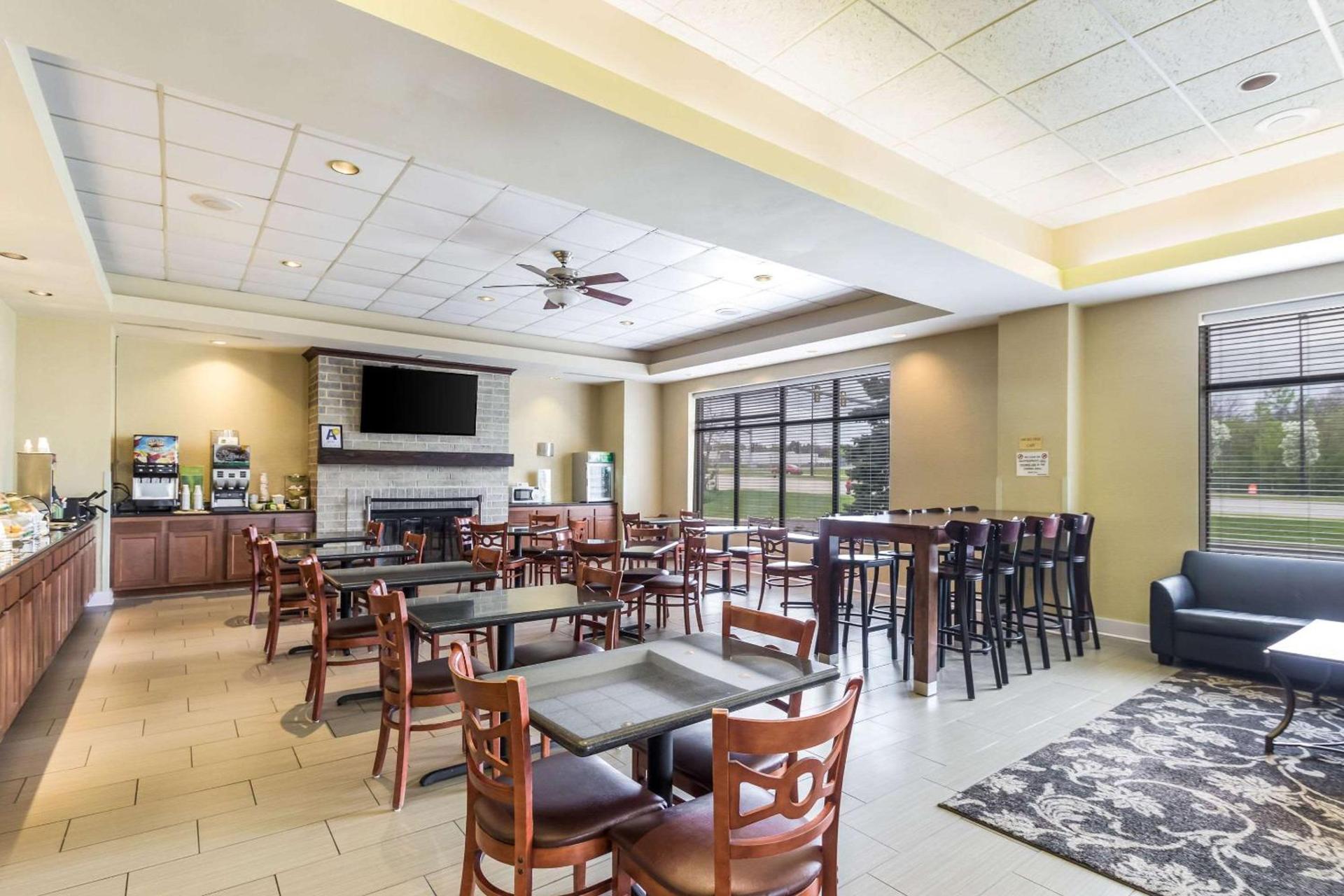Quality Suites Milwaukee Airport photo 23