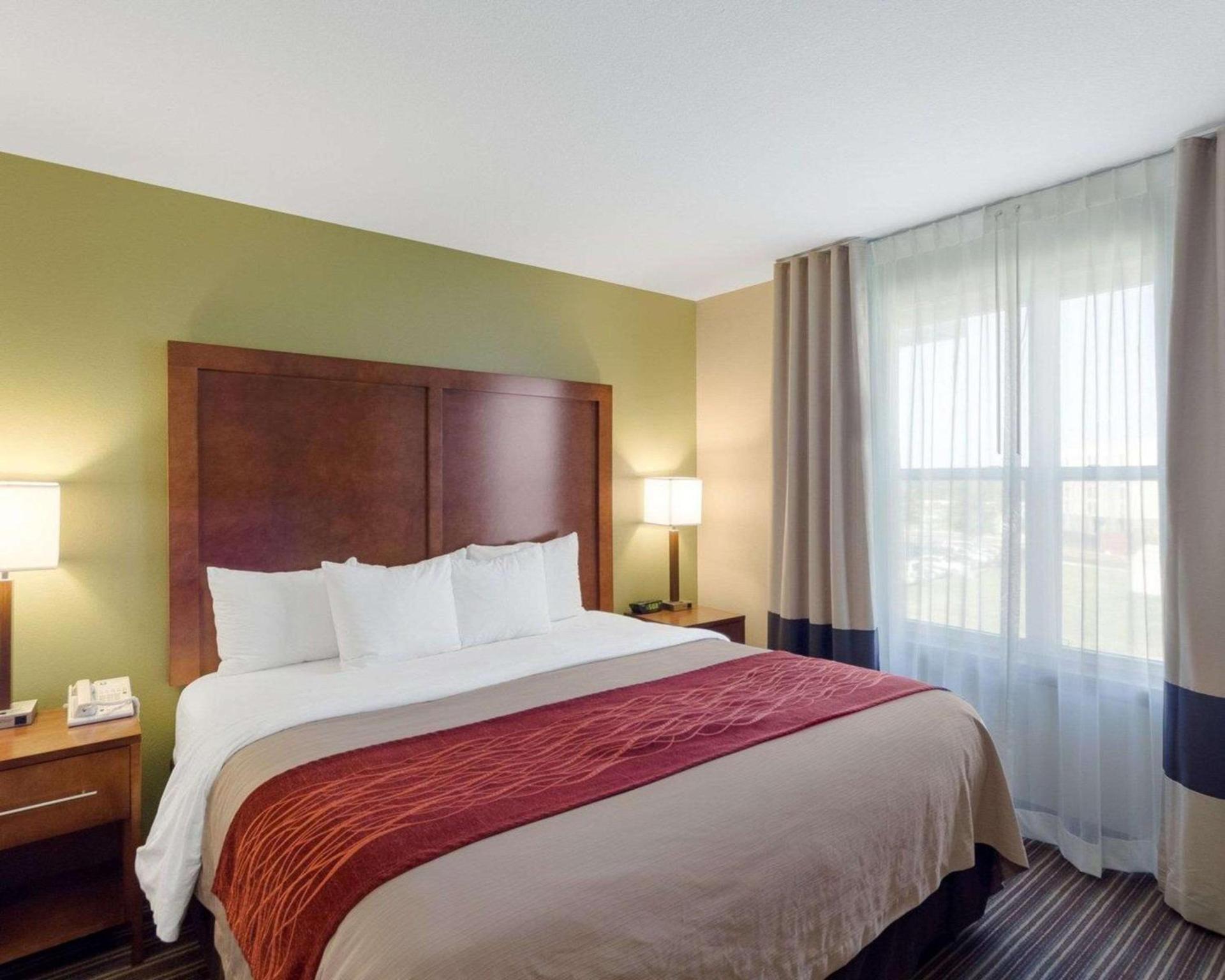 Comfort Inn & Suites Fayetteville-University Area photo 24