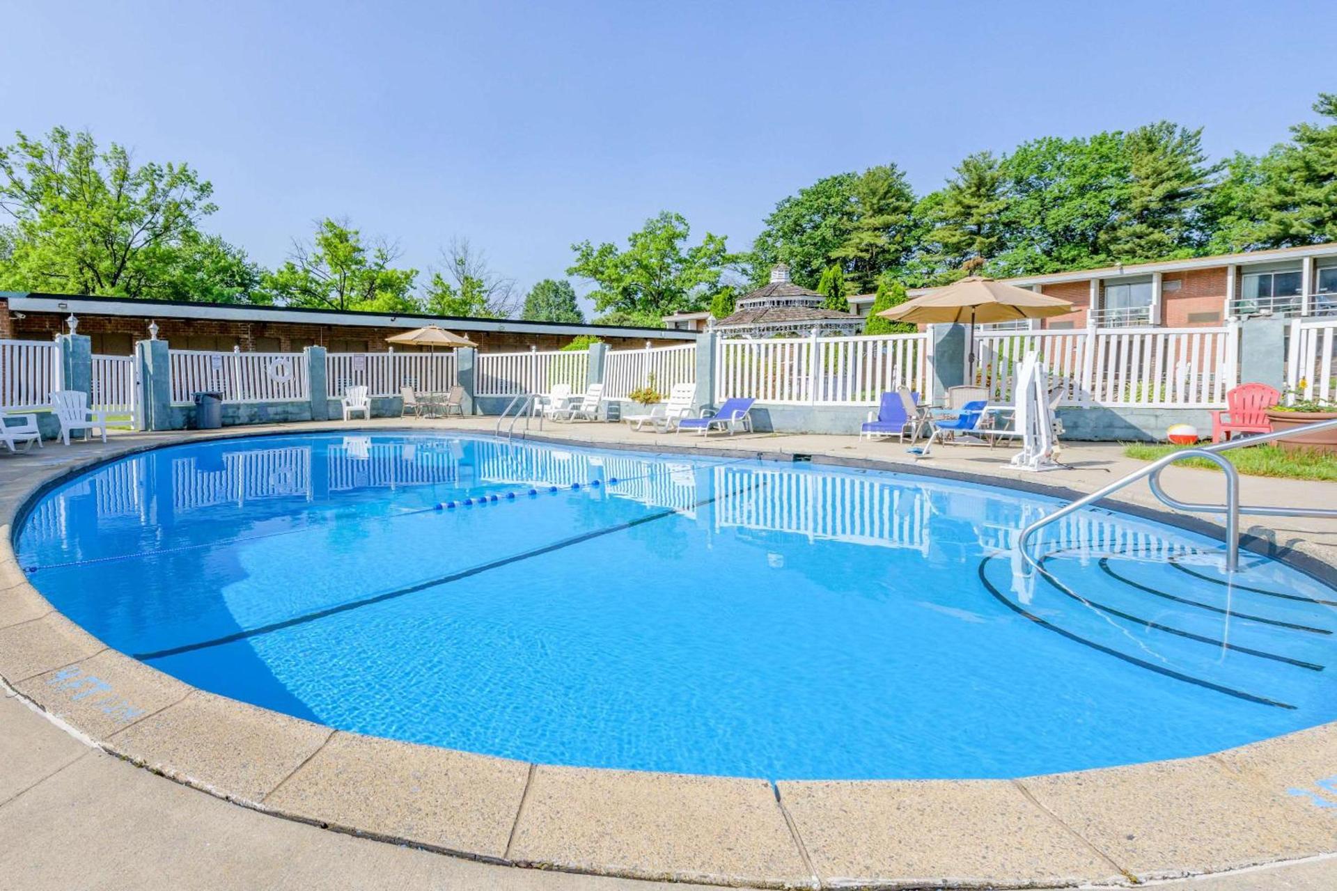 Inn at Lebanon - Hershey & Manheim area photo 2