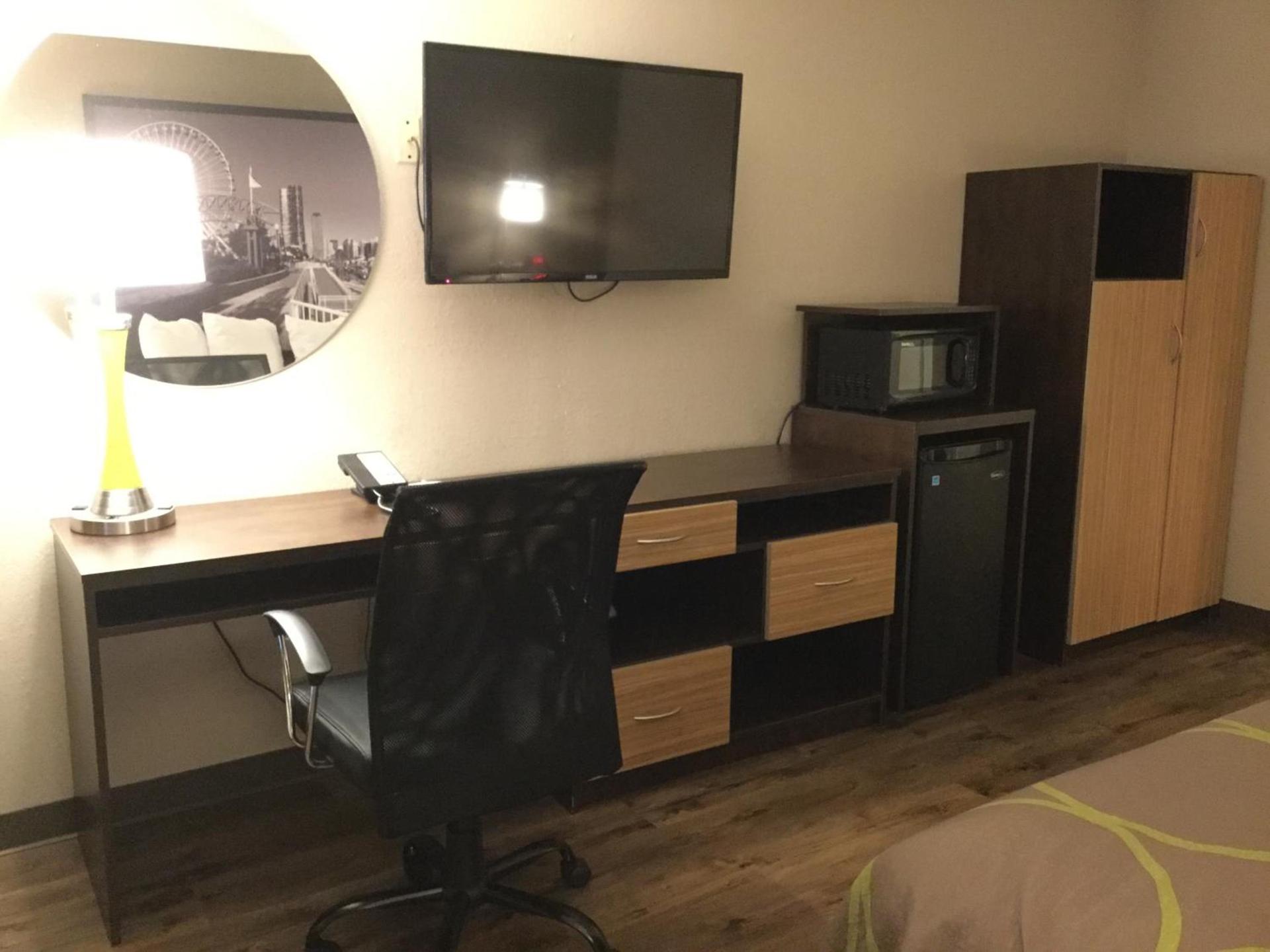 Super 8 by Wyndham South Holland photo 21