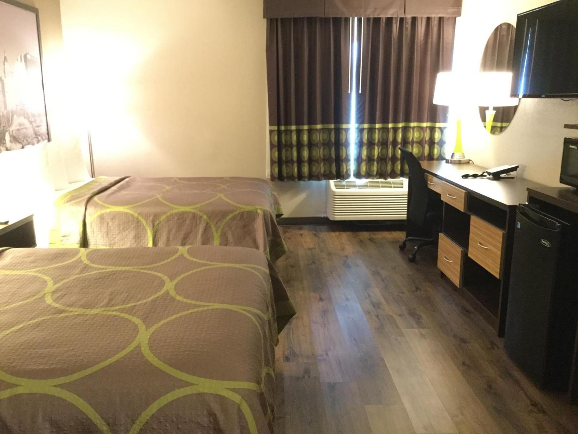 Super 8 by Wyndham South Holland photo 18