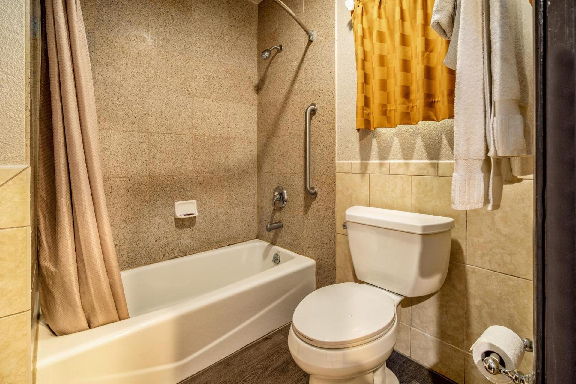 Oak Park Motel photo 9