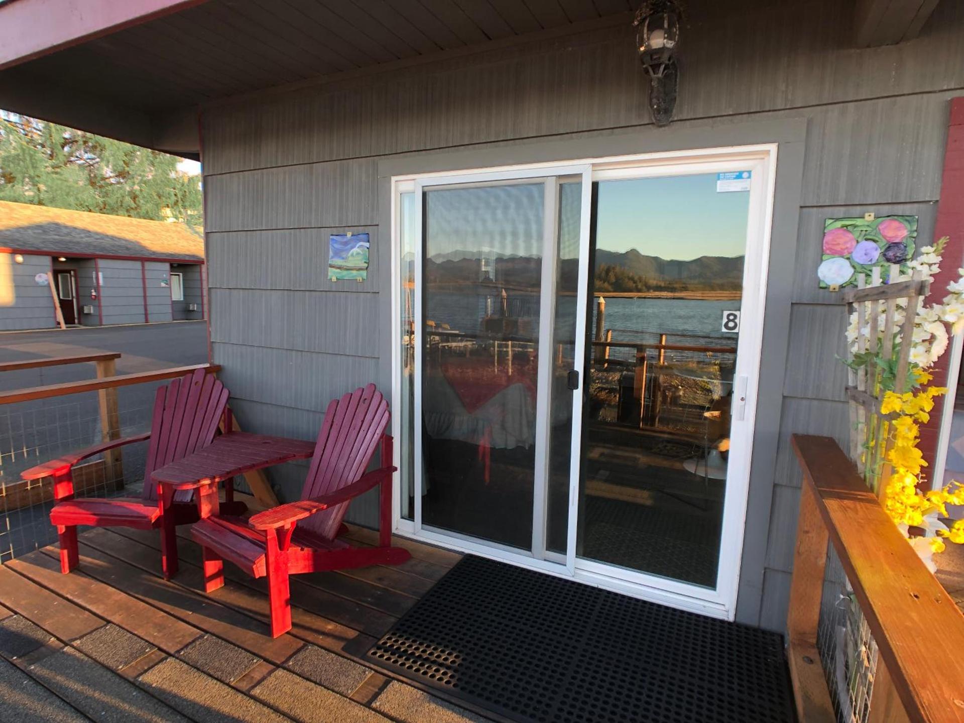 Wheeler on the Bay Lodge and Marina photo 91
