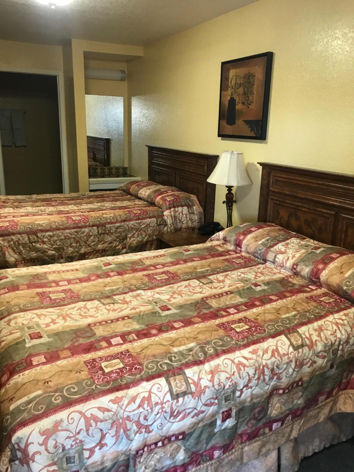 Hacienda Motel photo 6