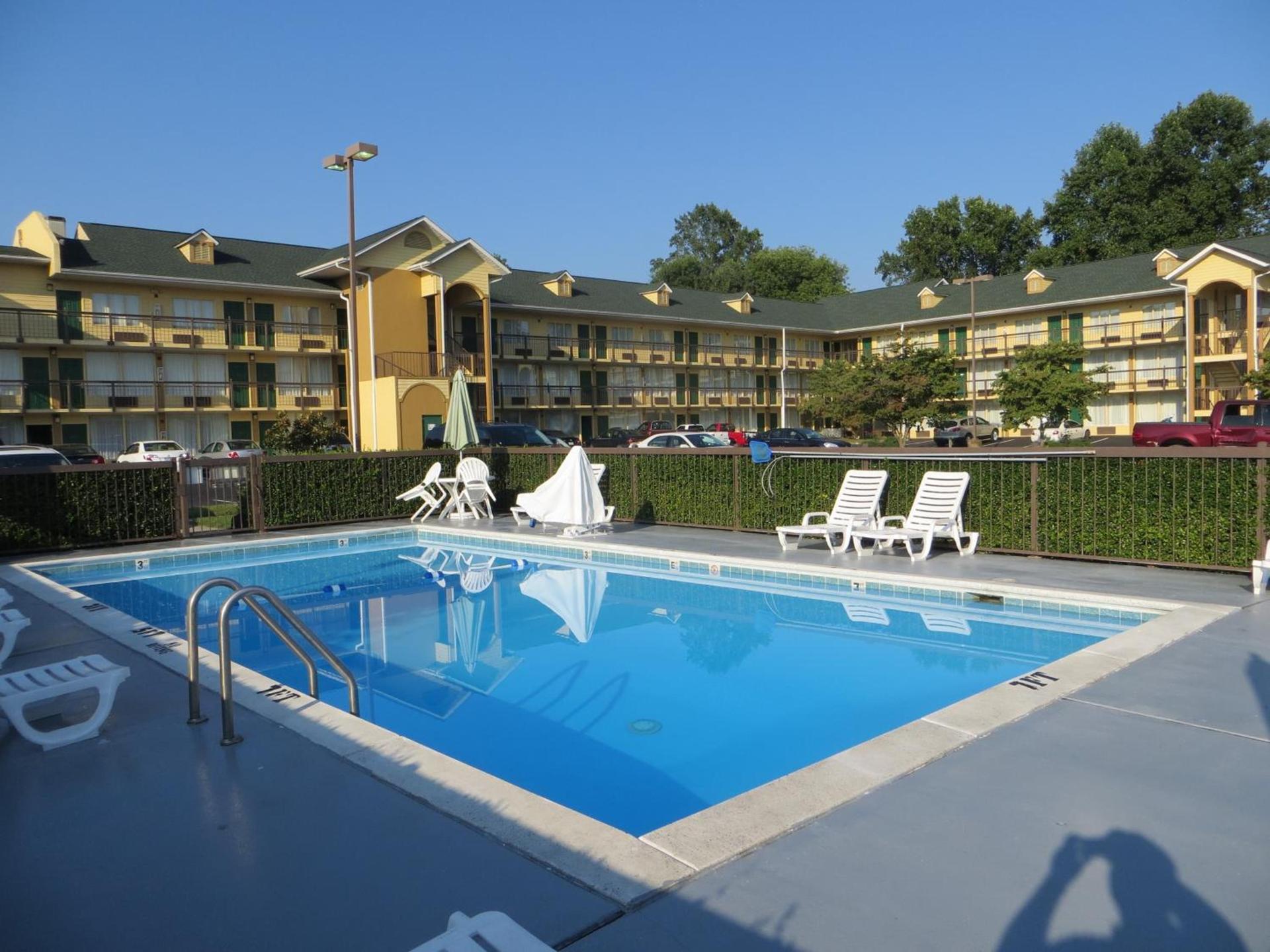 Baymont by Wyndham Sevierville Pigeon Forge photo 6