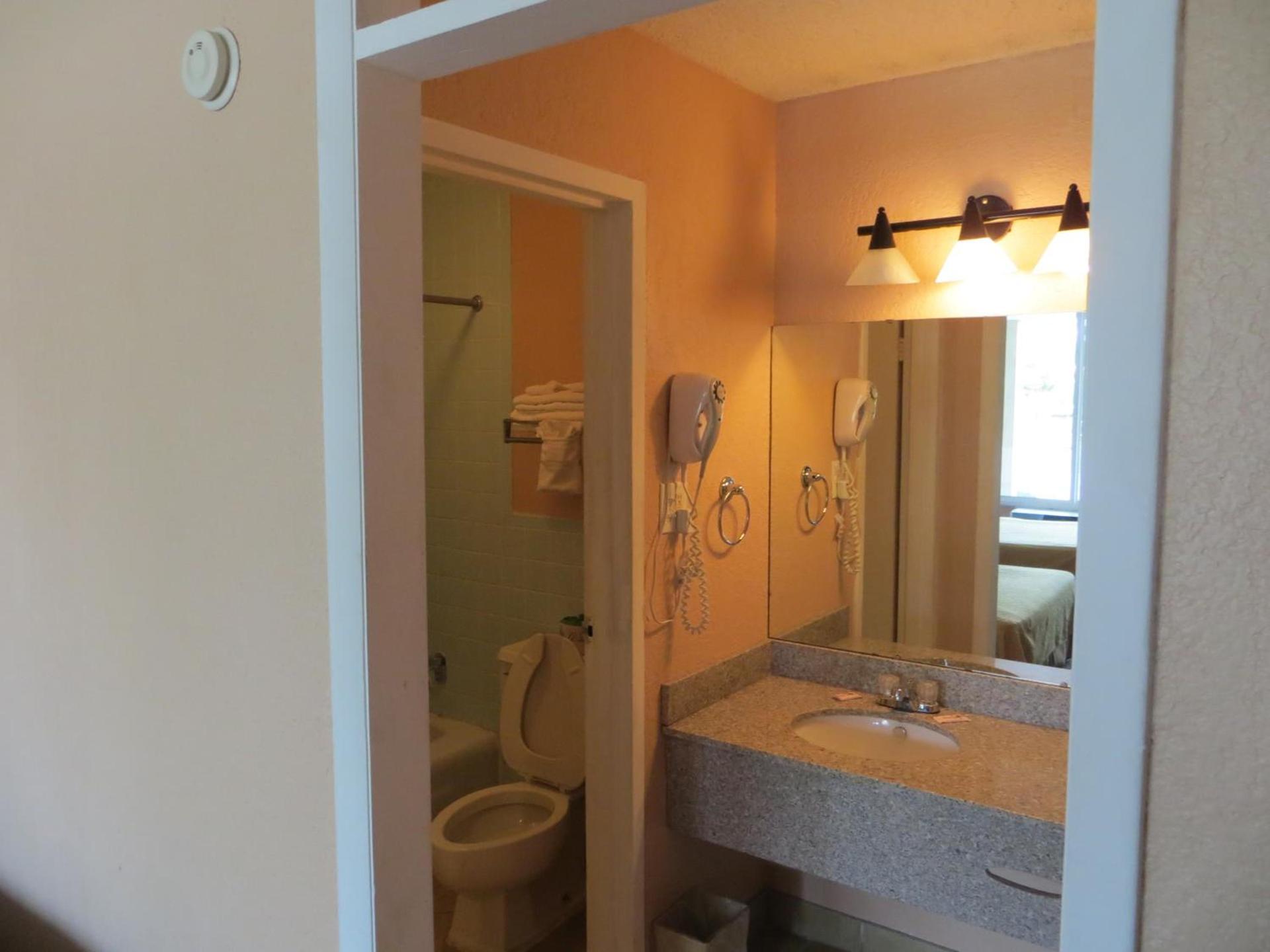 Americourt Extended Stays photo 5