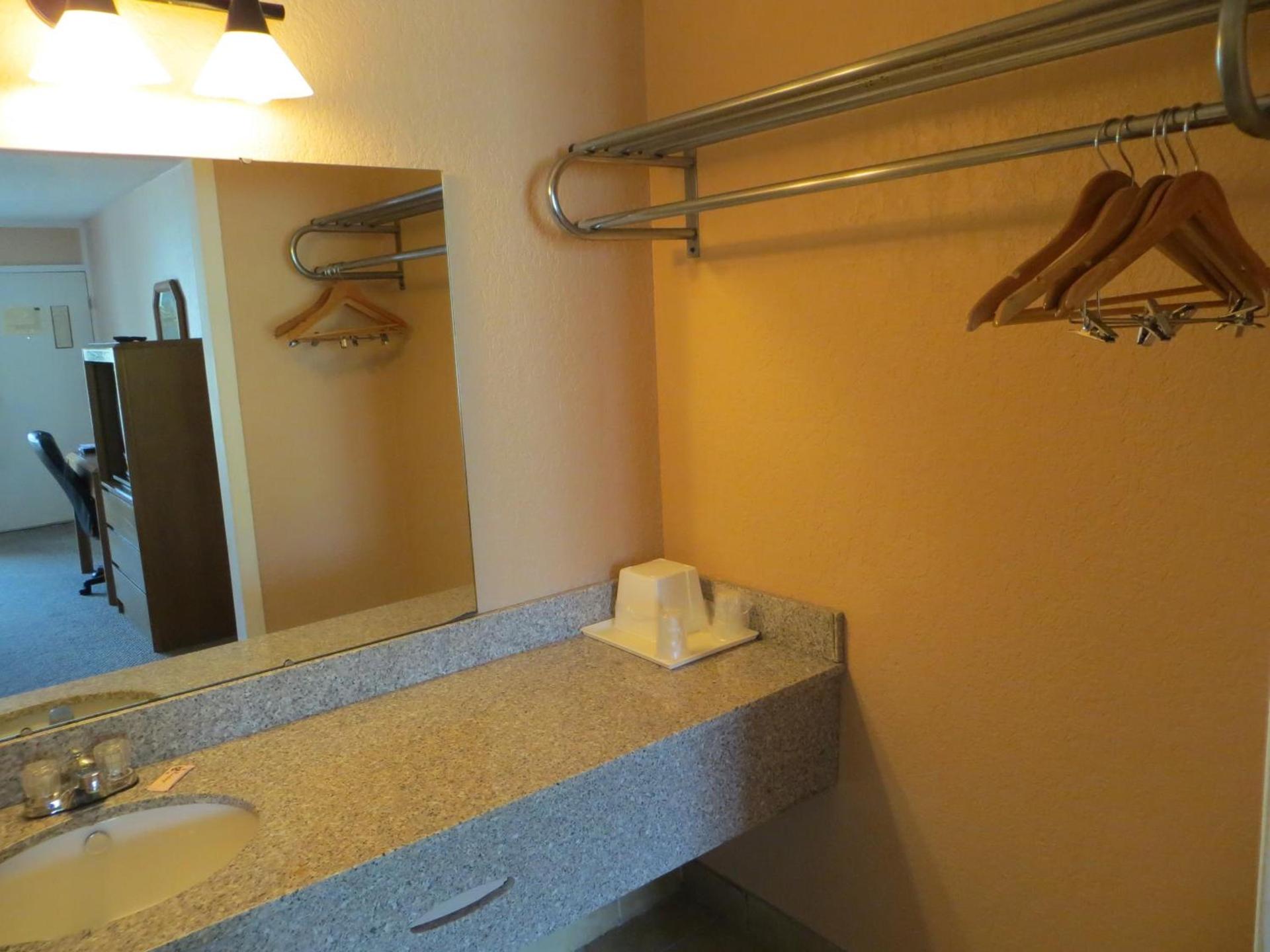 Americourt Extended Stays photo 6