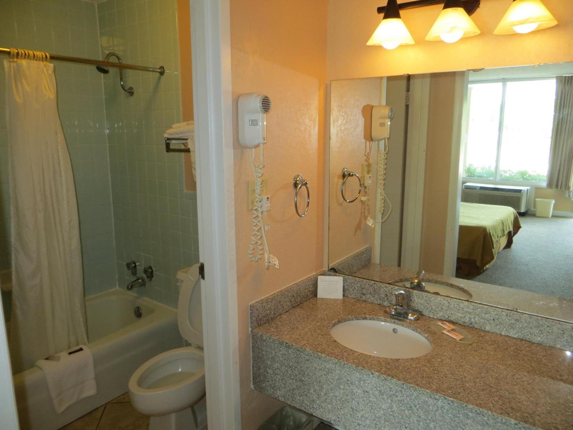 Americourt Extended Stays photo 4