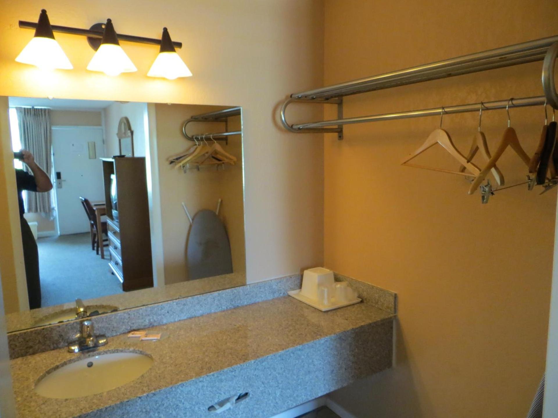 Americourt Extended Stays photo 7