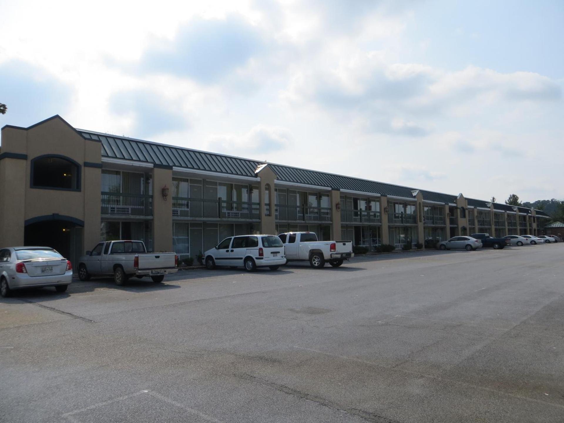 Americourt Extended Stays photo 12