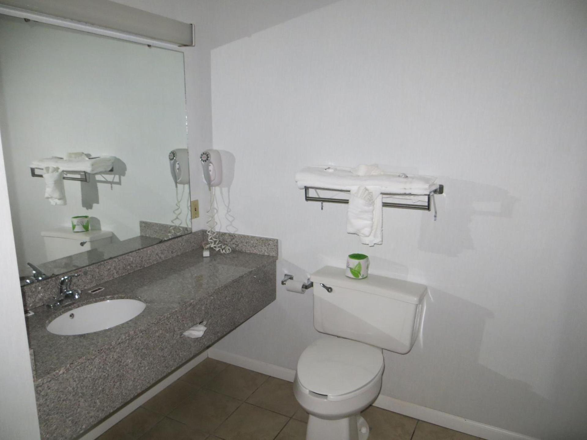 Americourt Hotel and Suites - Elizabethton photo 20