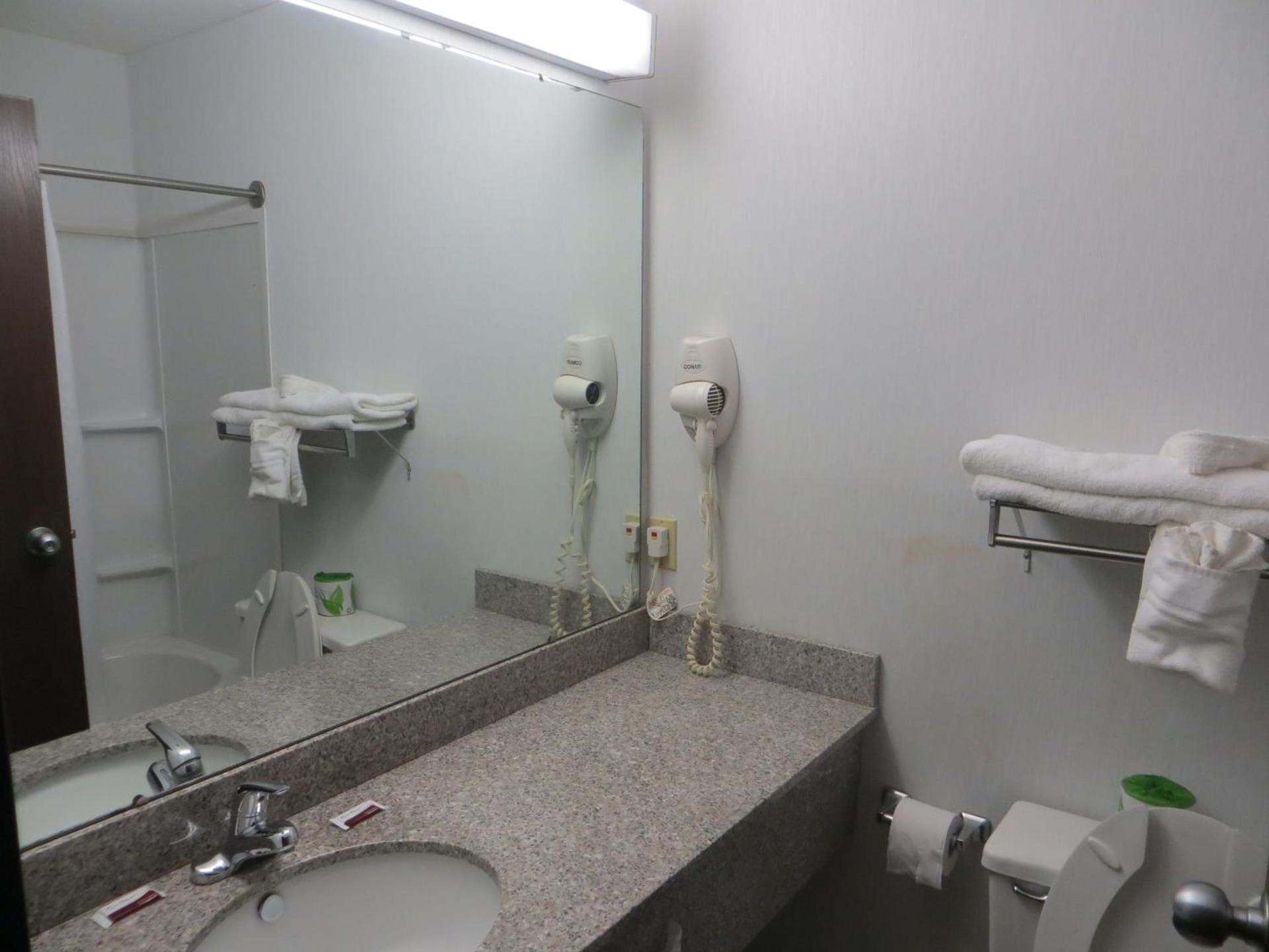 Americourt Hotel and Suites - Elizabethton photo 28
