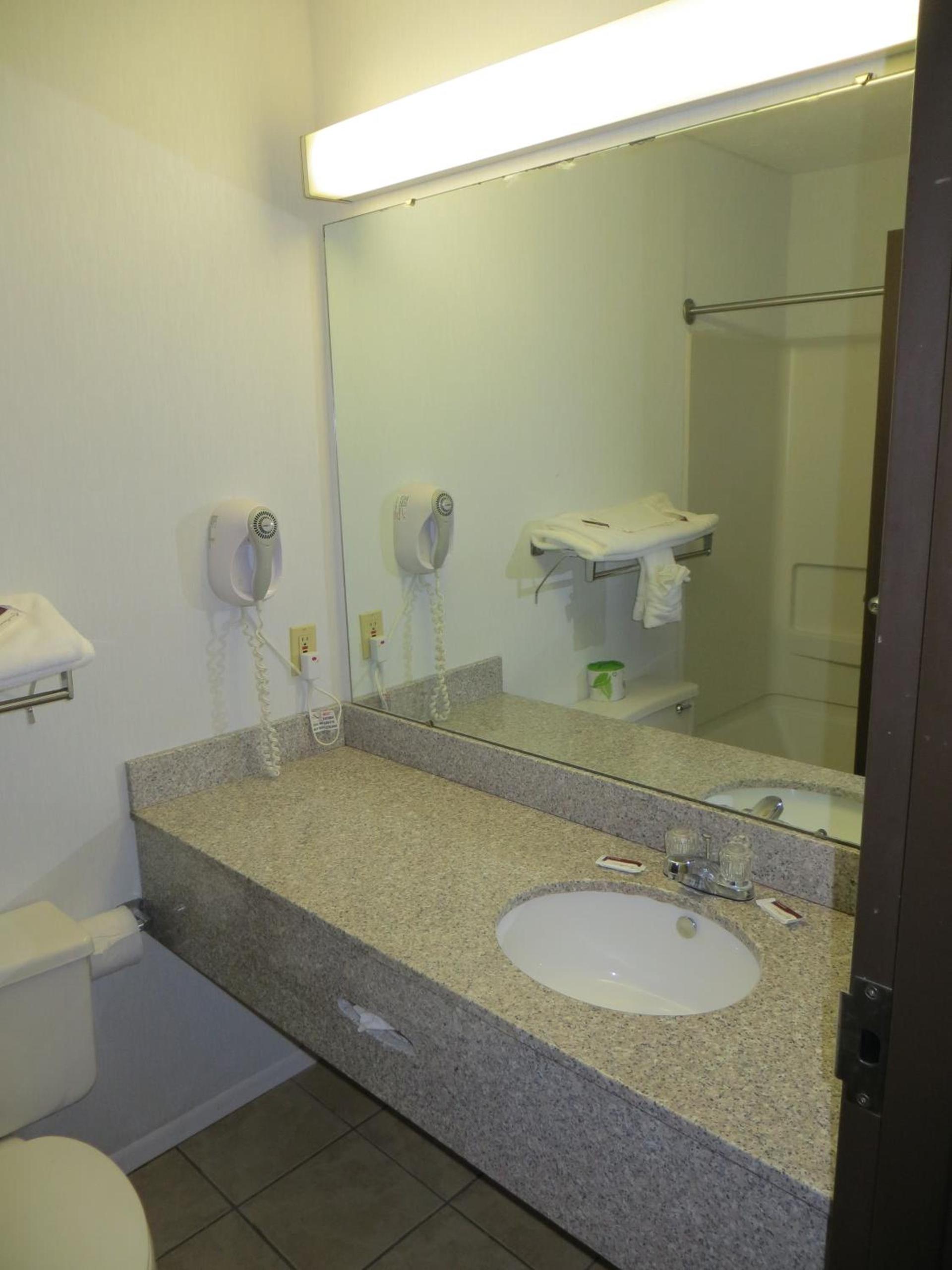 Americourt Hotel and Suites - Elizabethton photo 33