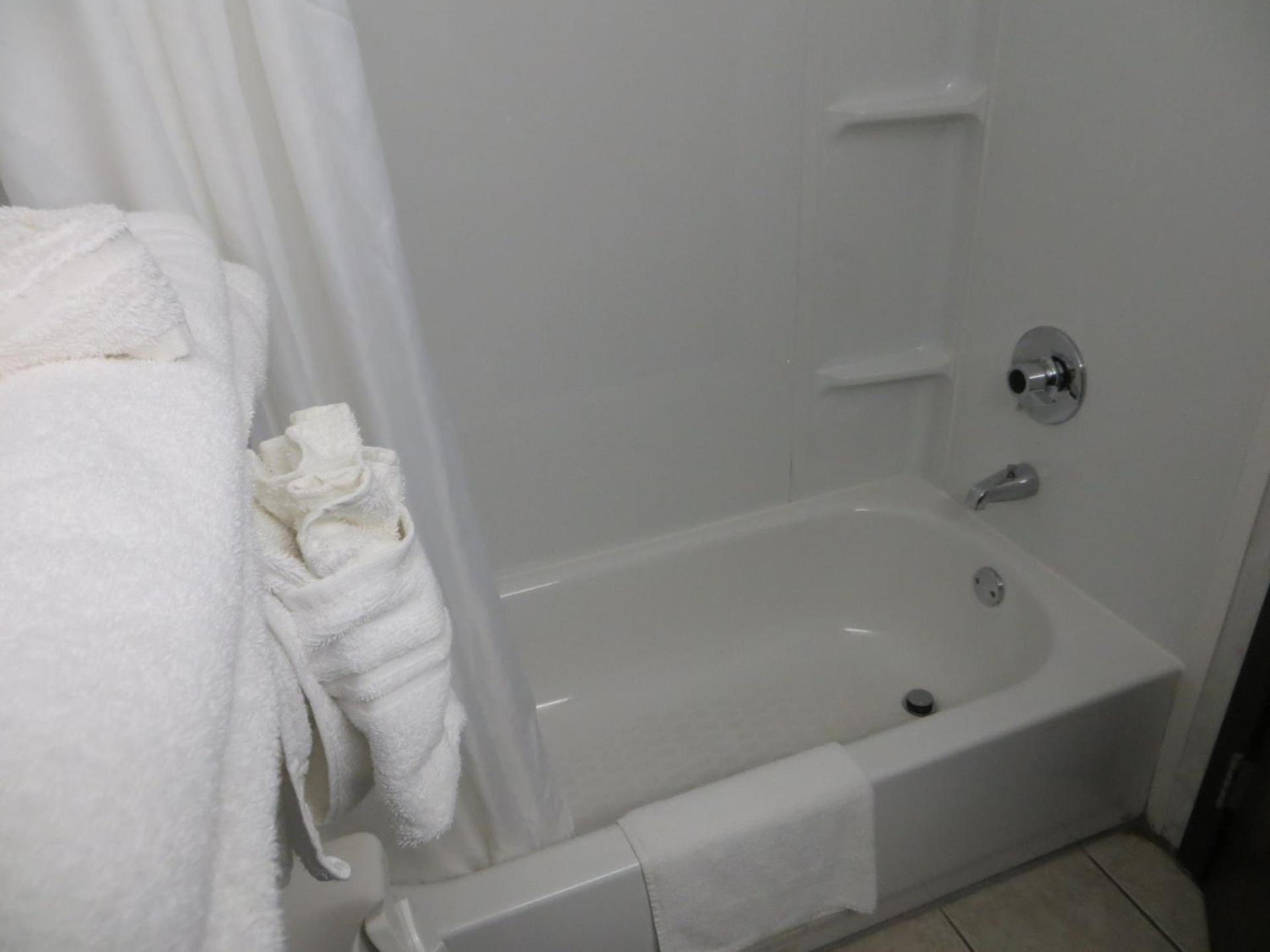 Americourt Hotel and Suites - Elizabethton photo 36