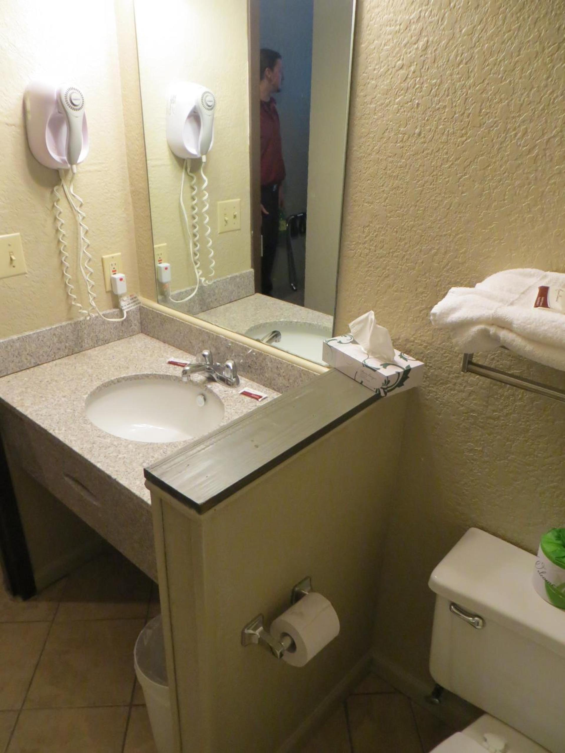 Americourt Hotel and Suites - Elizabethton photo 38