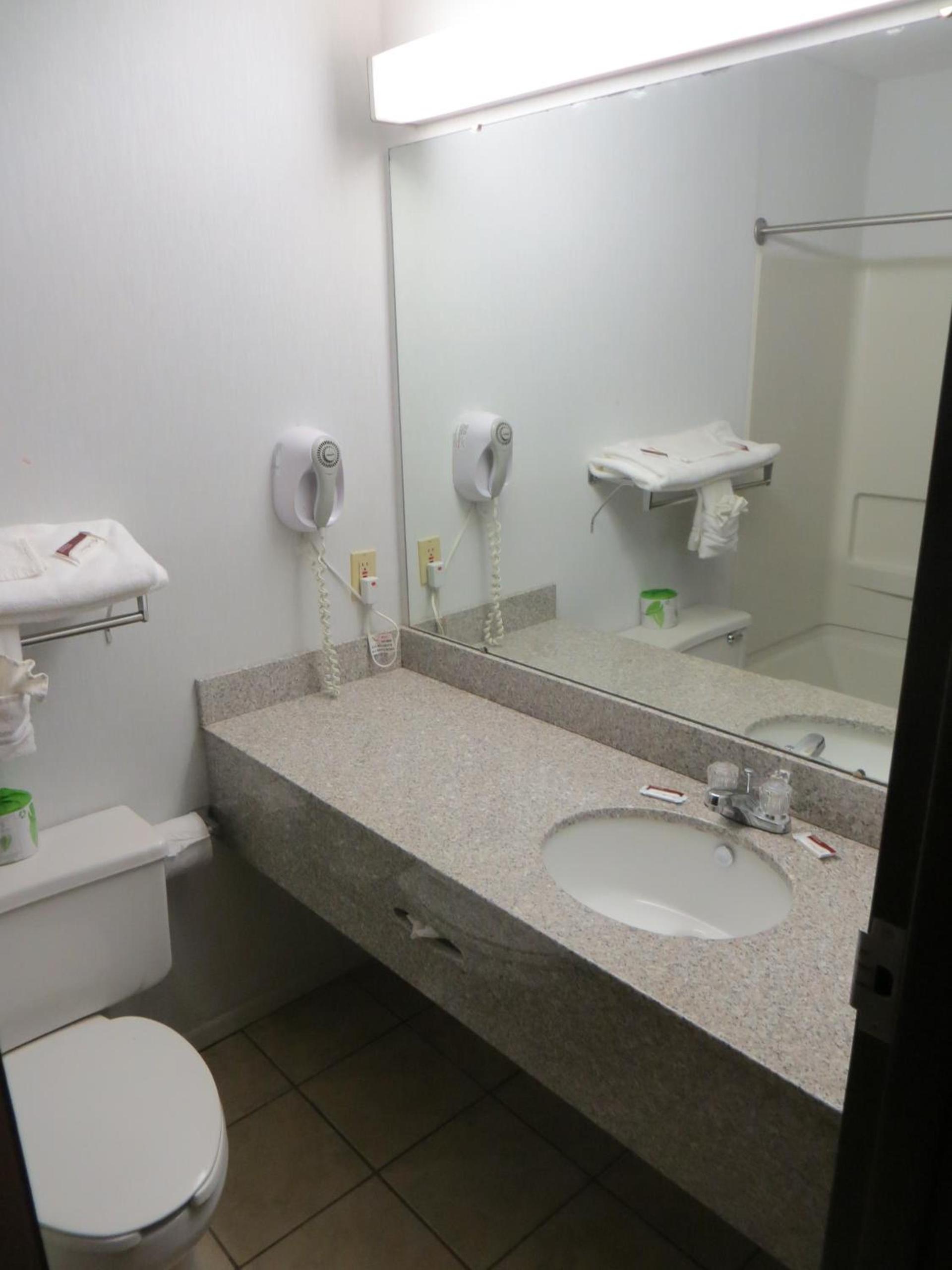 Americourt Hotel and Suites - Elizabethton photo 46