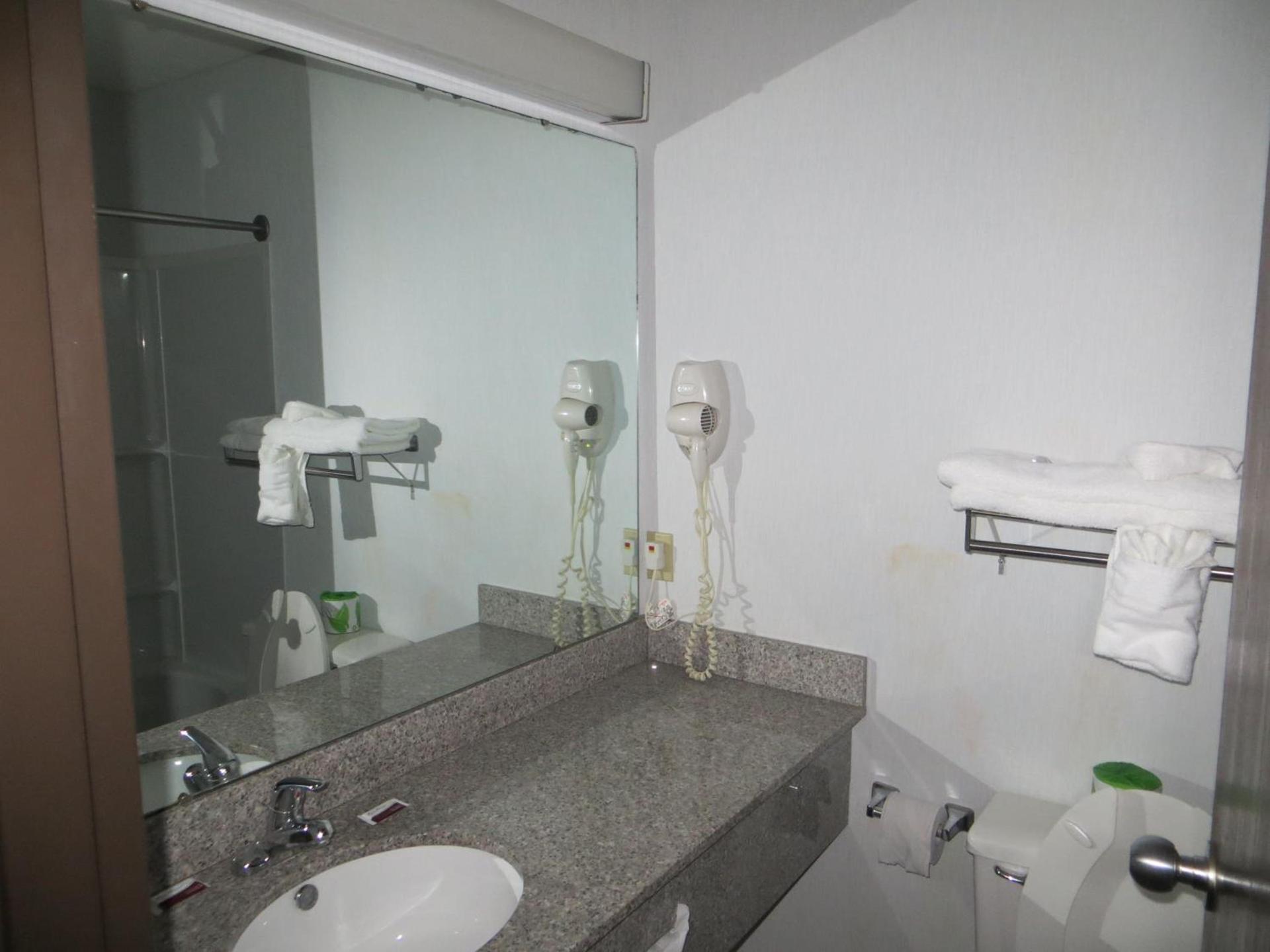 Americourt Hotel and Suites - Elizabethton photo 47