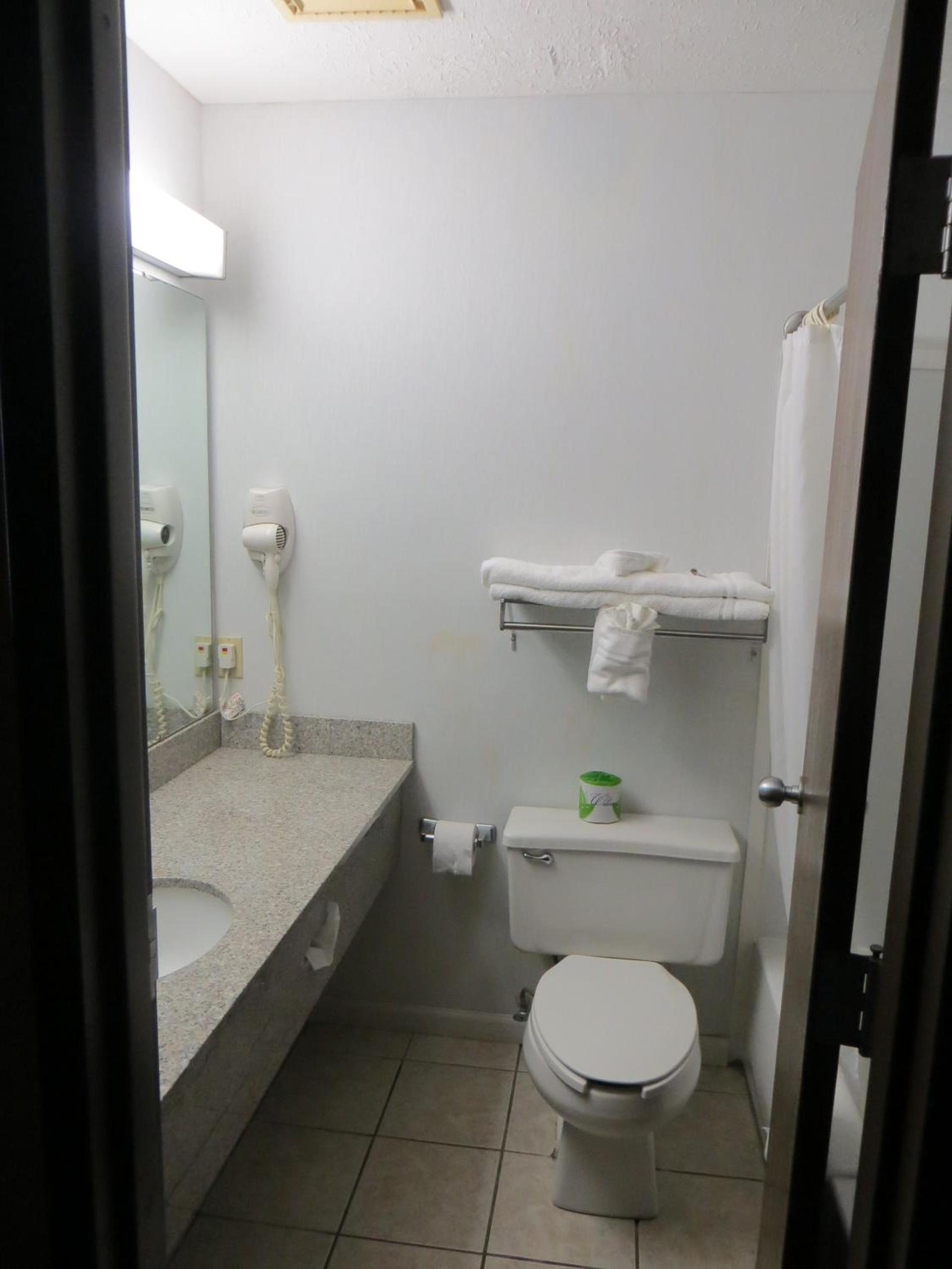 Americourt Hotel and Suites - Elizabethton photo 48