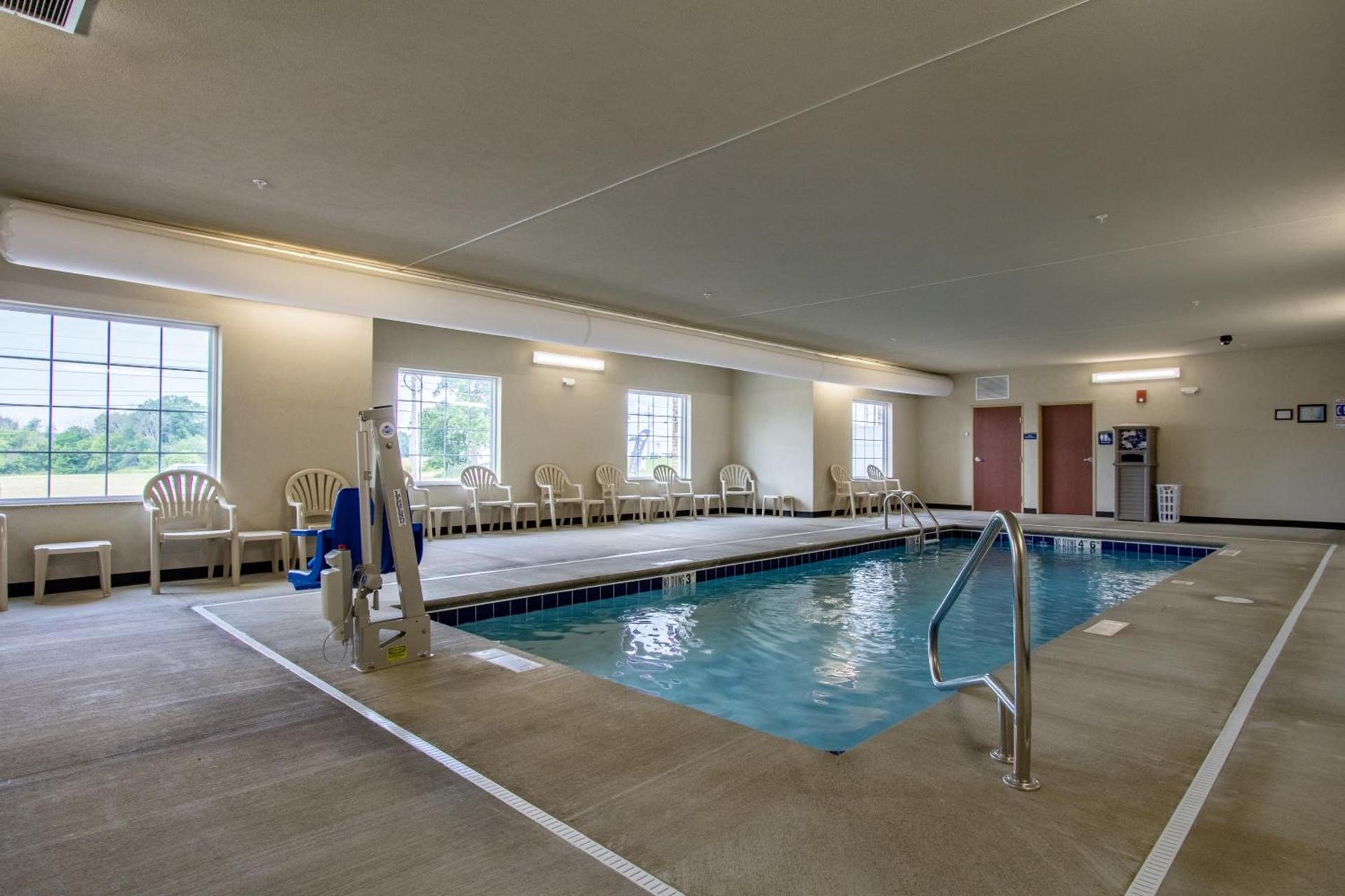 Cobblestone Hotel & Suites - Torrington photo 2