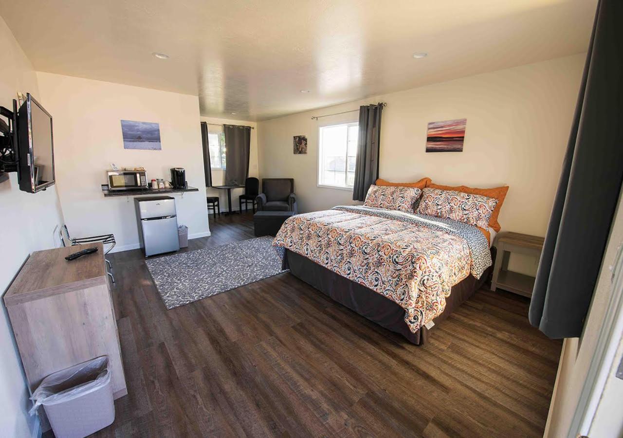 Pacific City Inn photo 18