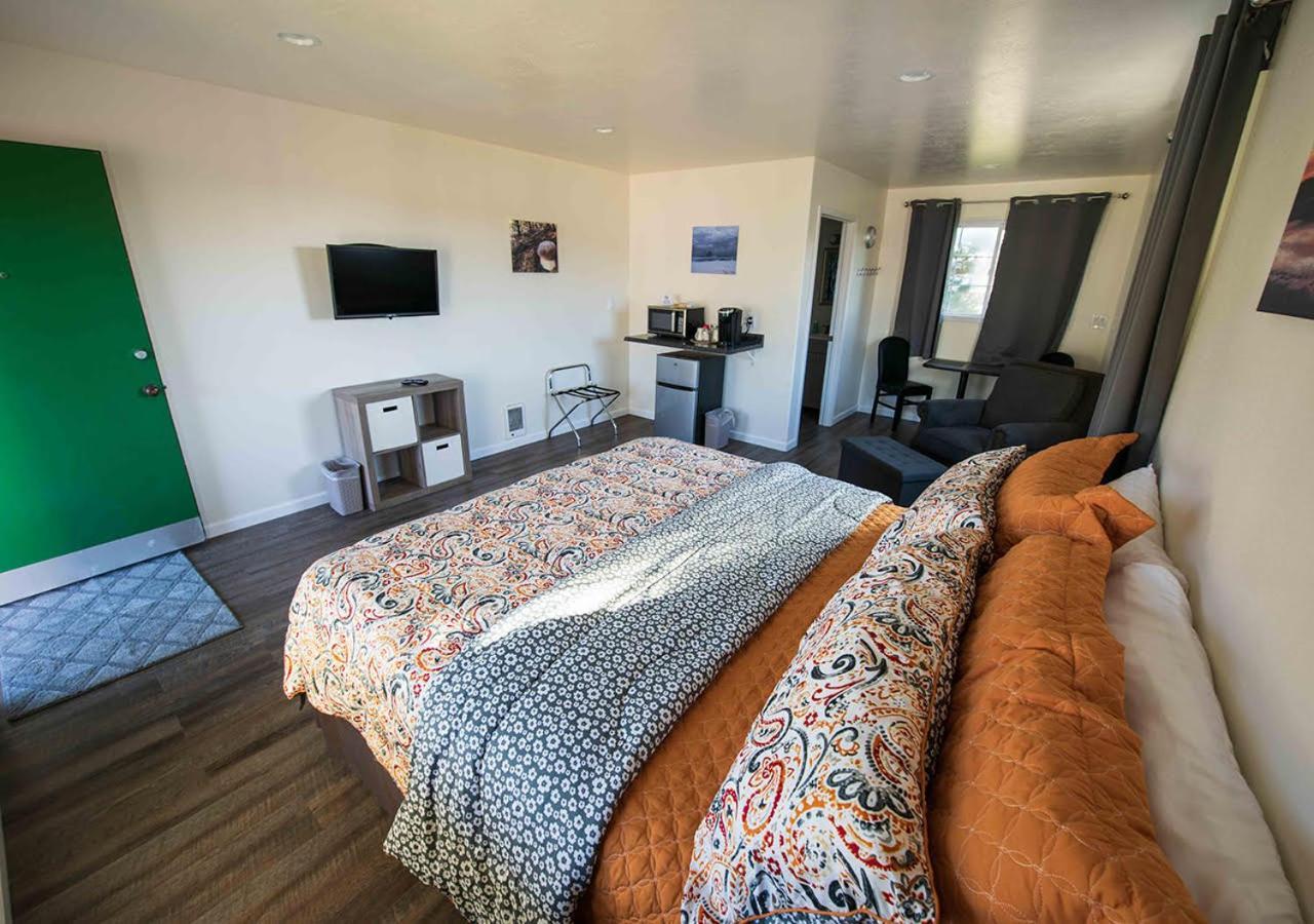 Pacific City Inn photo 14