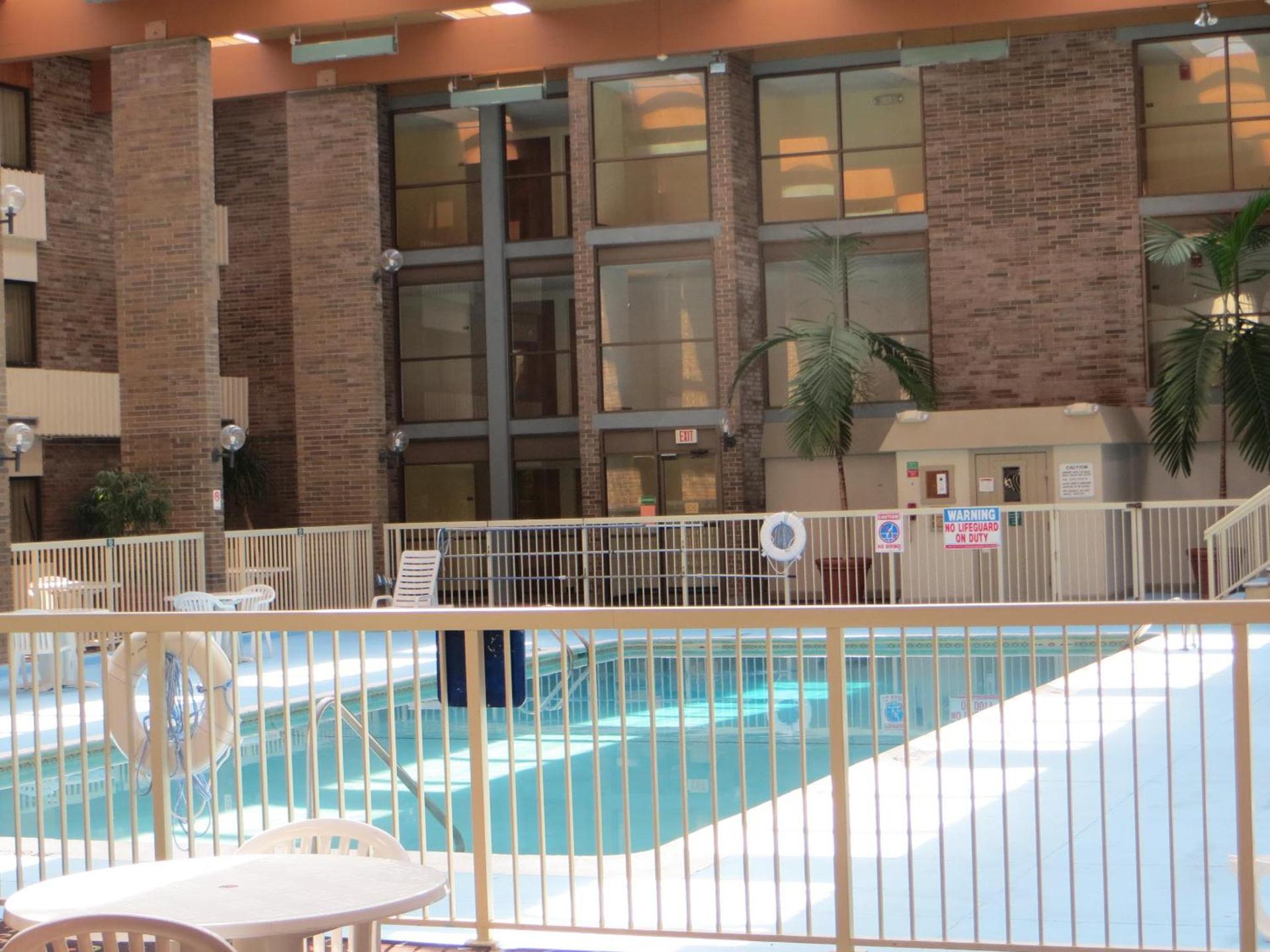Clarion Hotel & Conference Center Lansing West photo 6