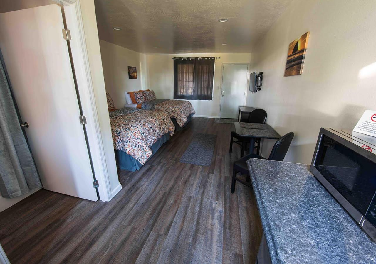 Pacific City Inn photo 19