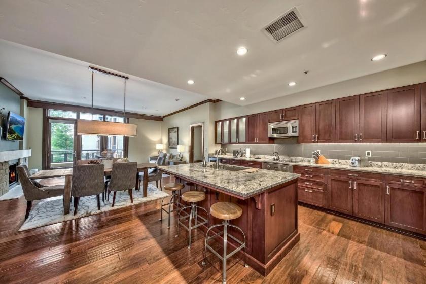 Constellation Residences photo 50