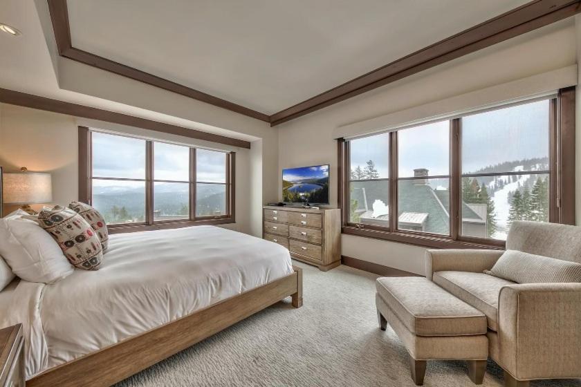 Constellation Residences photo 45