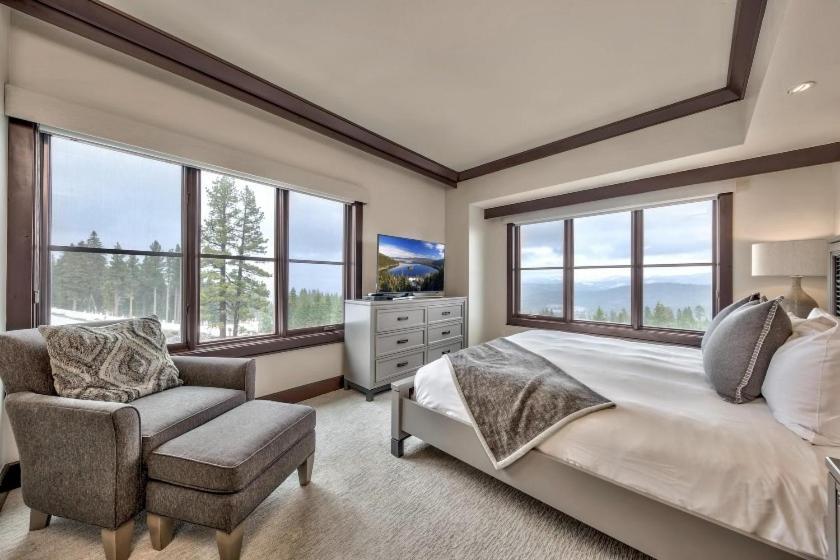 Constellation Residences photo 42