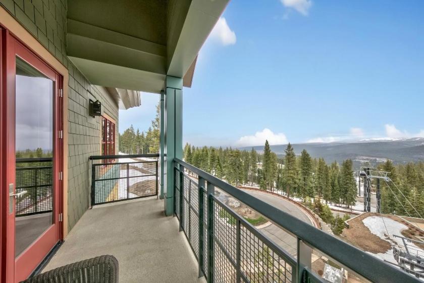 Constellation Residences photo 43