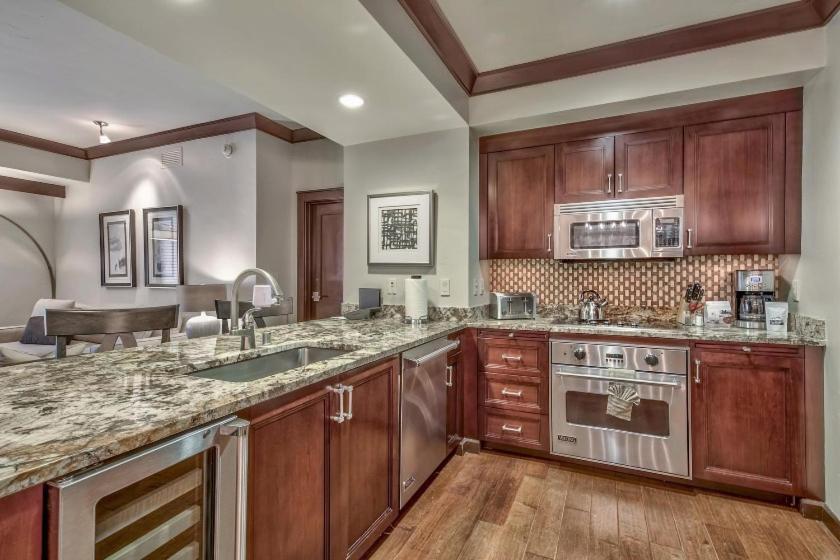Constellation Residences photo 40