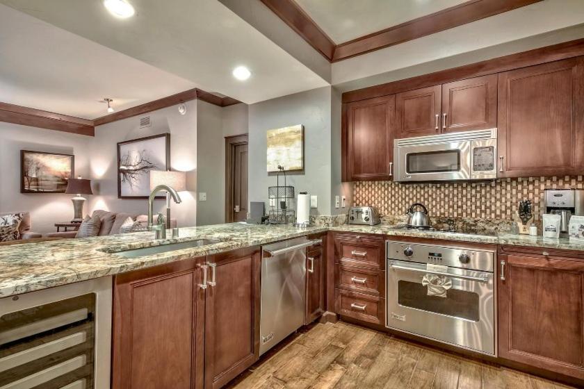 Constellation Residences photo 33