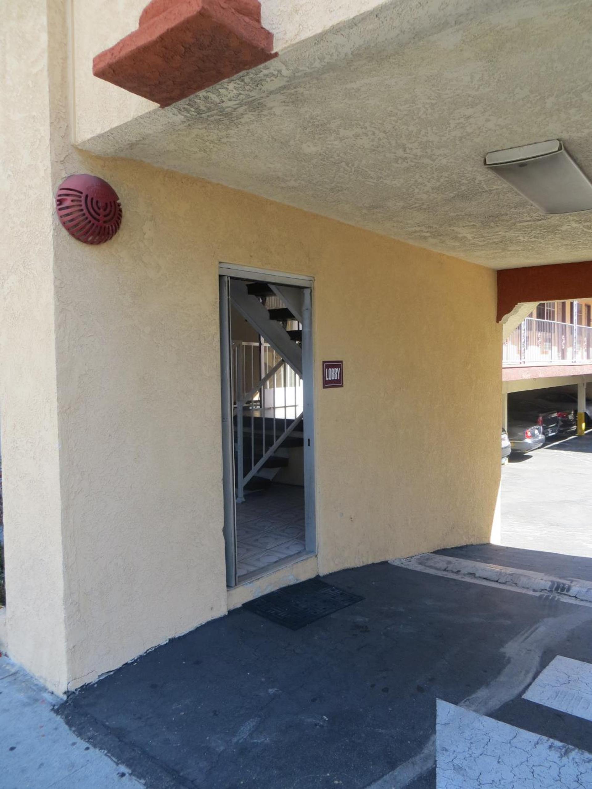 Deluxe Inn Hawthorne/ LAX photo 18