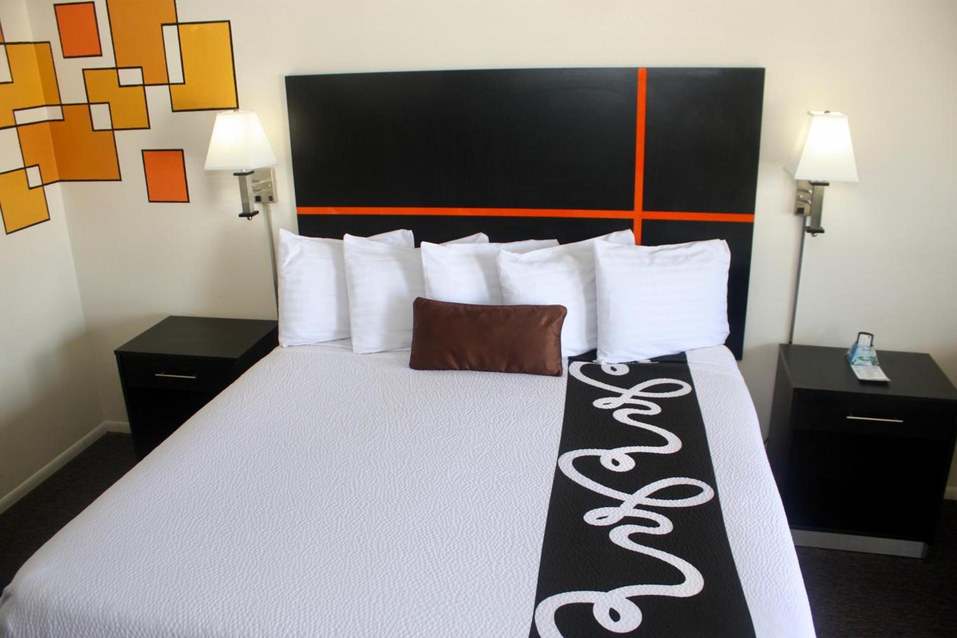 Chaparral Motor Inn photo 11